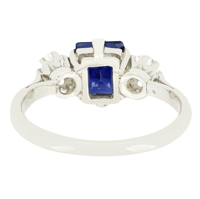 Taglio baguette Anello a trilogia con zaffiro e diamante da 1,00 ct, Art Deco, 1920 ca. in vendita