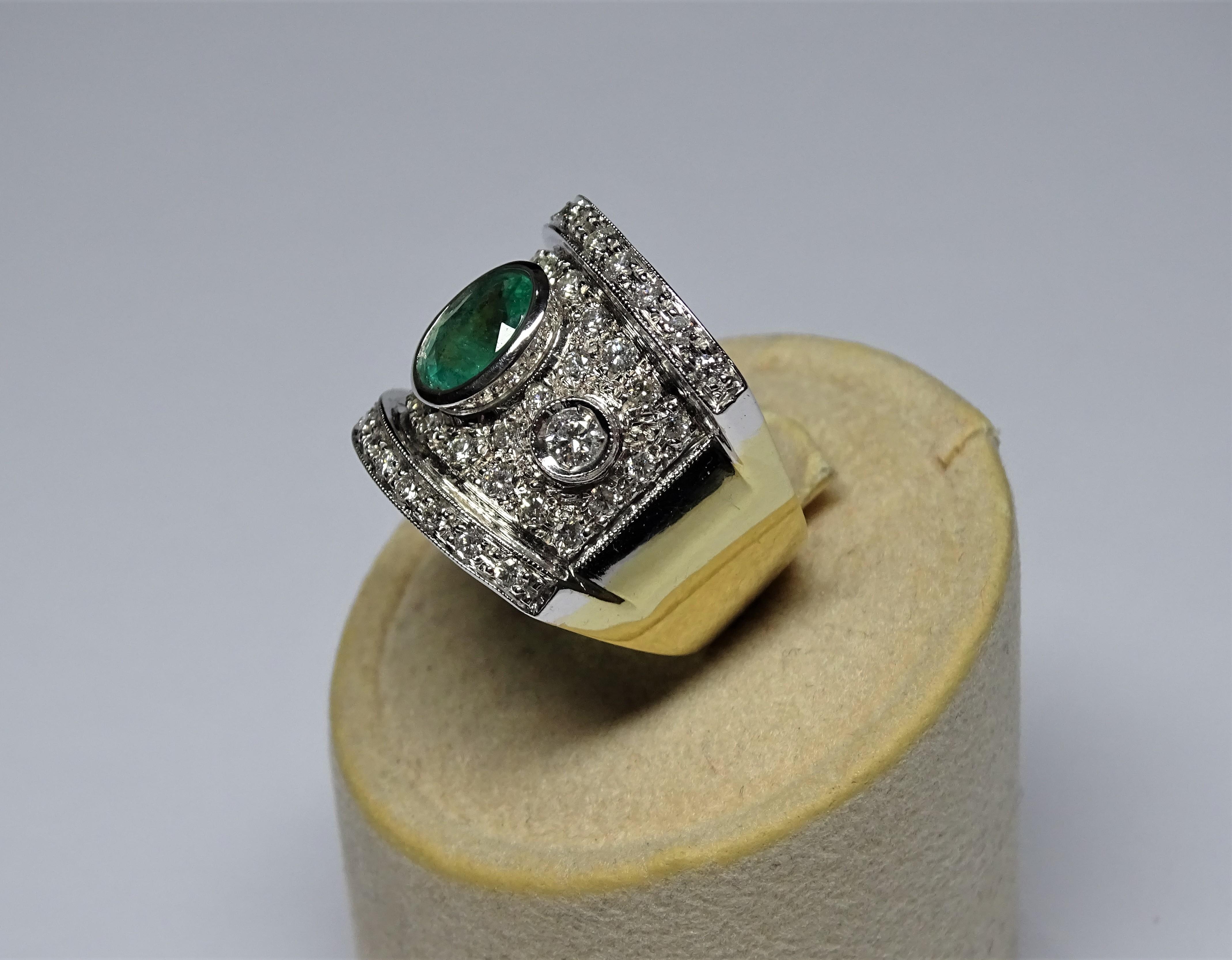 Art Deco Style 1.01 Carat Oval Emerald Diamond 18 Karat Gold White Gold Ring In New Condition For Sale In Marcianise, IT