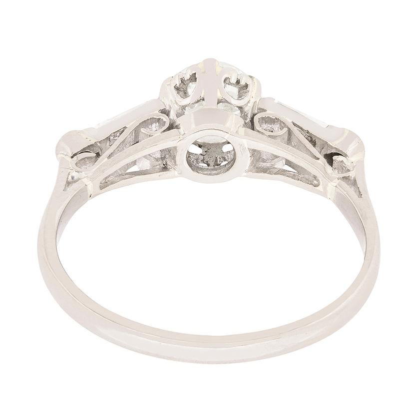 Art Deco 1.01 Carat Diamond Solitaire Engagement Ring, circa 1920s In Good Condition For Sale In London, GB