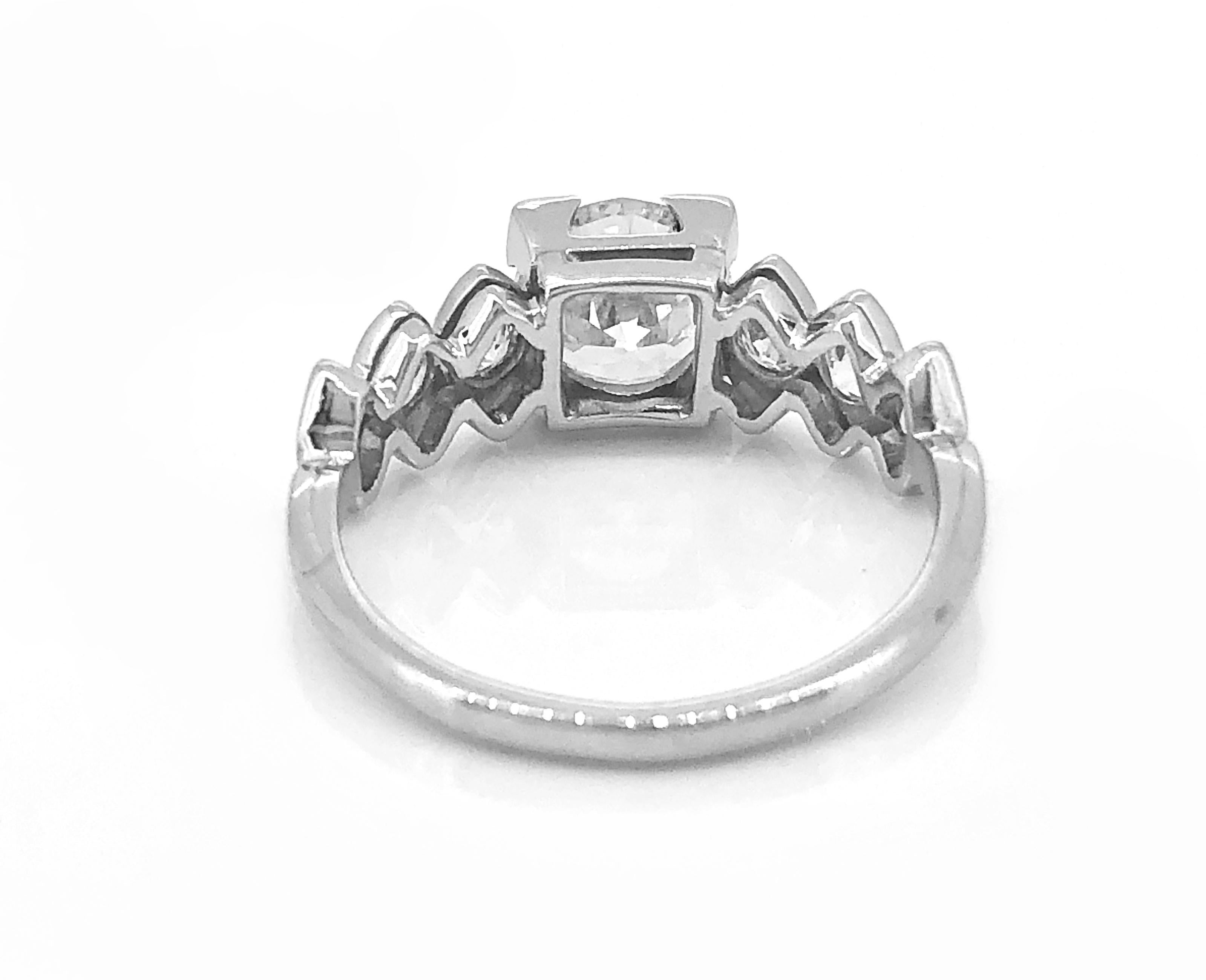 Women's Art Deco 1.02 Carat Diamond Platinum Engagement Ring  For Sale
