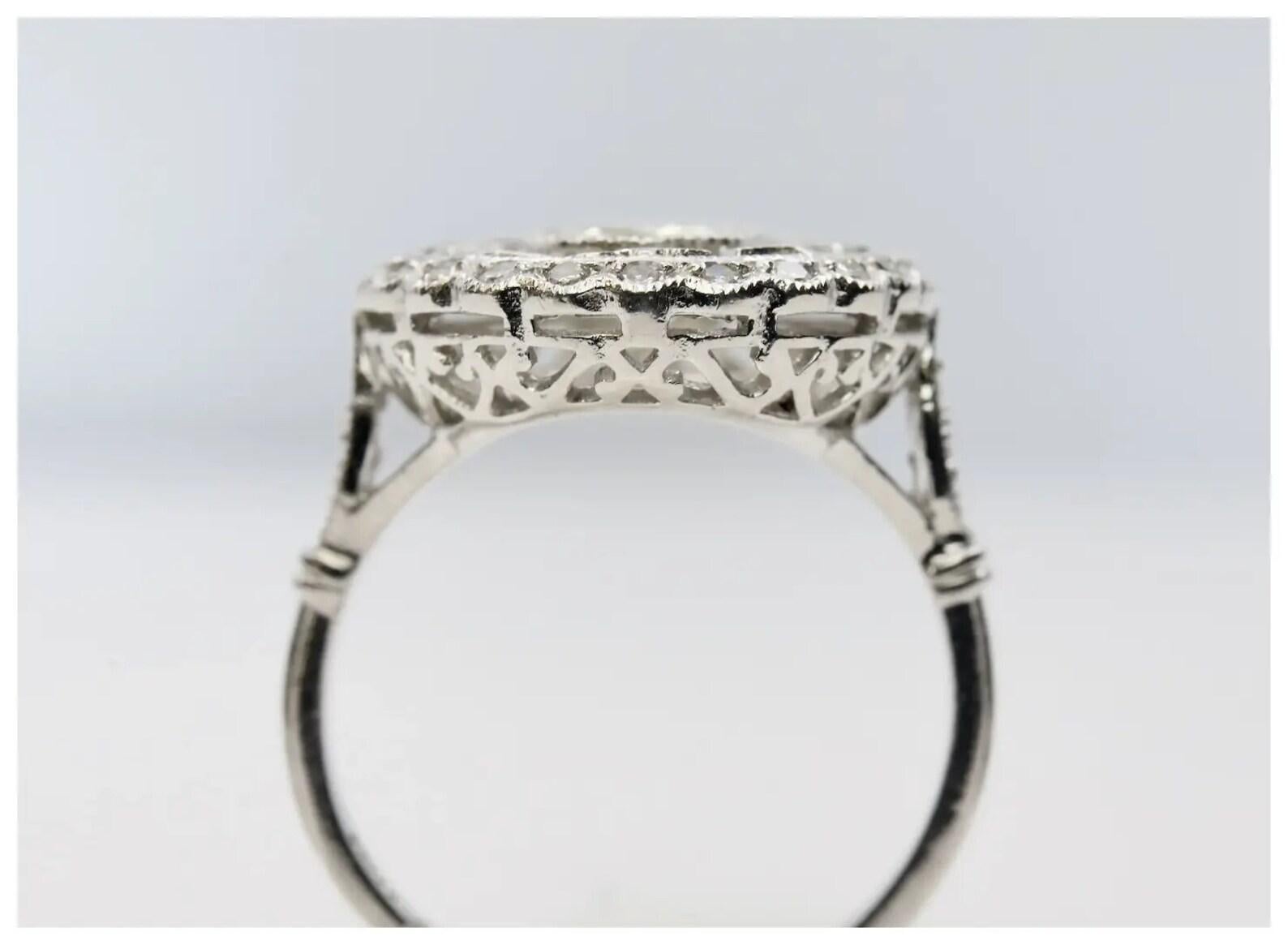 Verlobungsring aus Platin mit 1,02 Karat Diamant mit griechischem Schlüsselmotiv im Art déco-Stil im Zustand „Gut“ im Angebot in Boston, MA