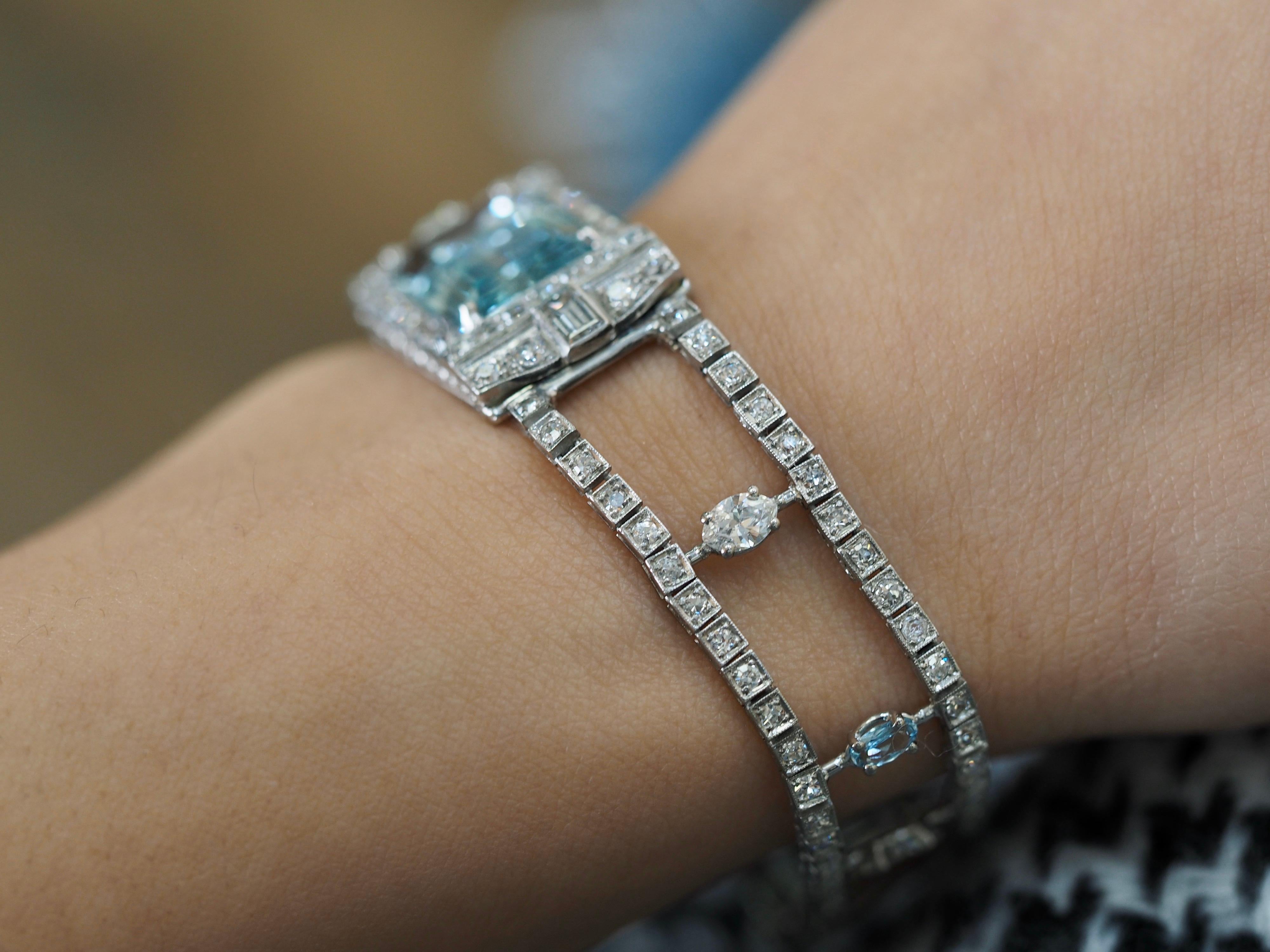 Art Deco 10.20 Carat Aquamarine Platinum and Diamond Vintage Bracelet 6