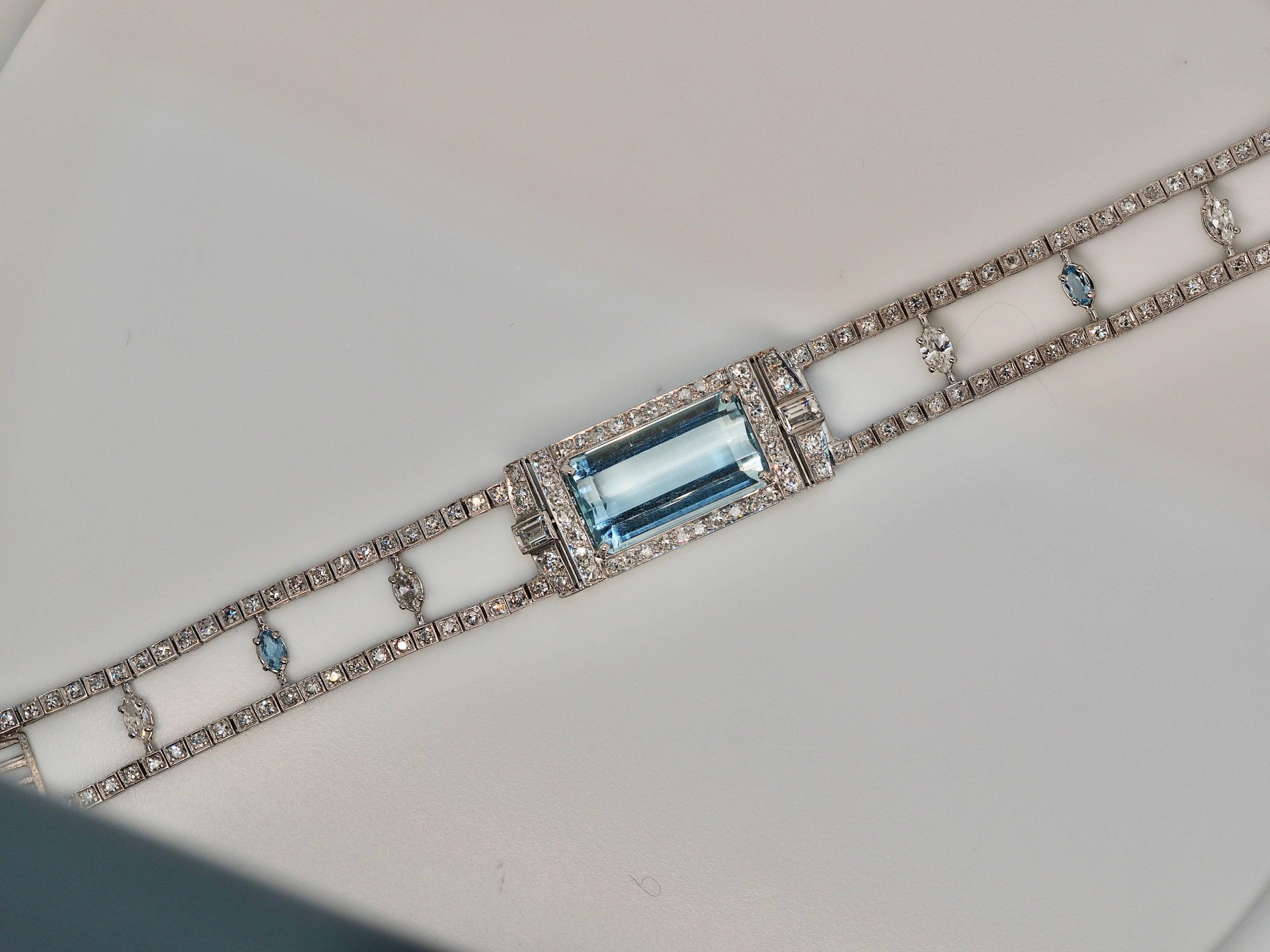 Art Deco 10.20 Carat Aquamarine Platinum and Diamond Vintage Bracelet 1