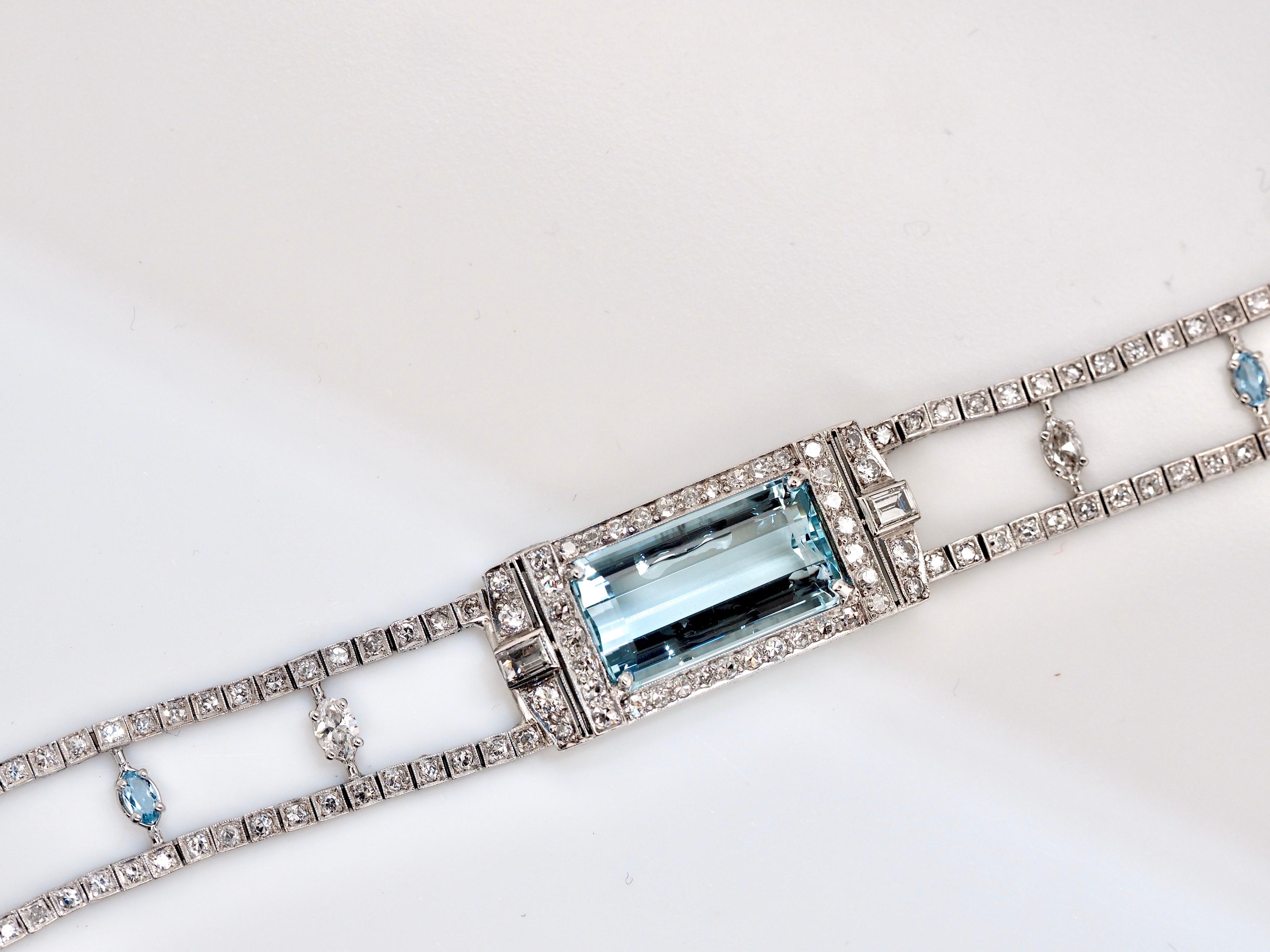 Art Deco 10.20 Carat Aquamarine Platinum and Diamond Vintage Bracelet 3