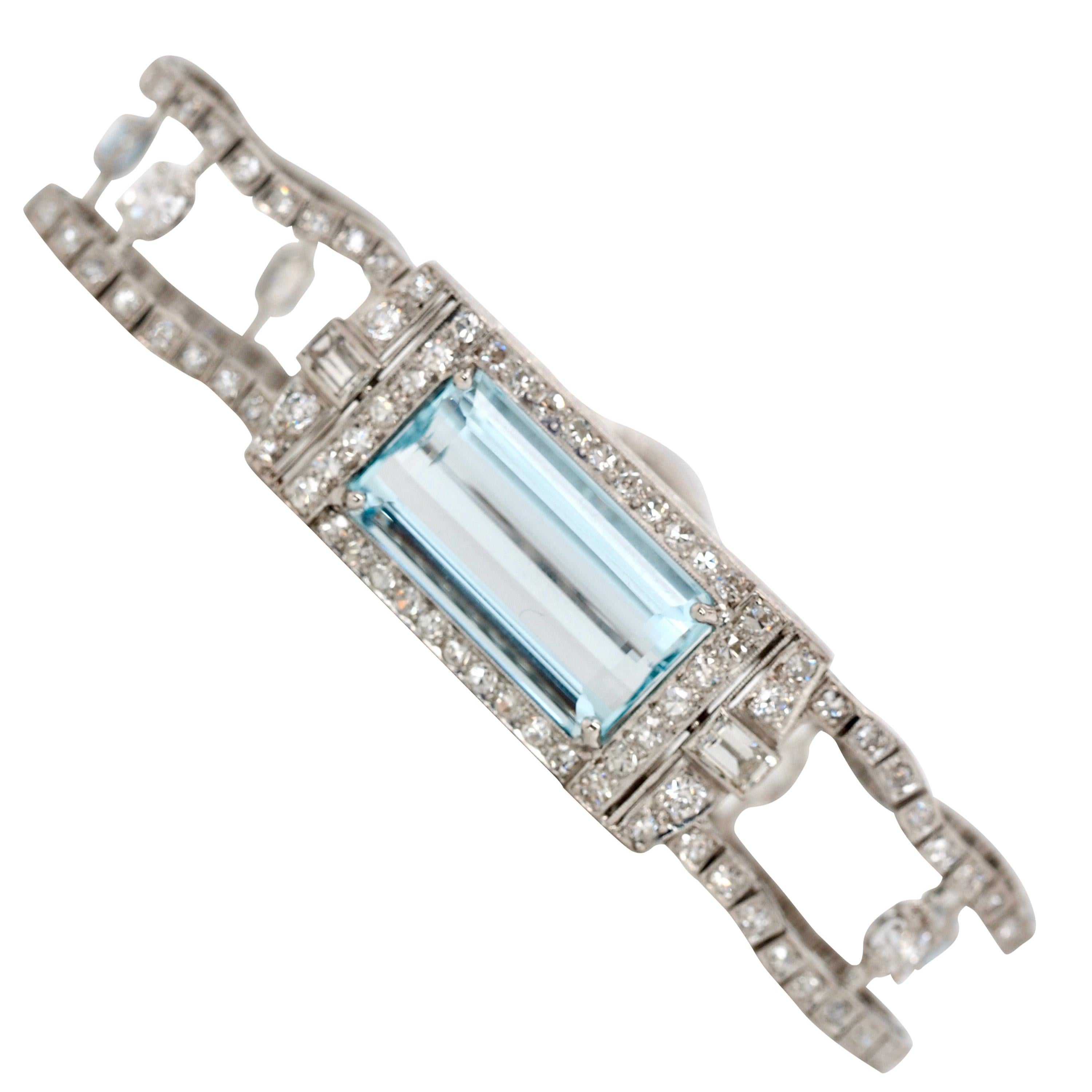 Art Deco 10.20 Carat Aquamarine Platinum and Diamond Vintage Bracelet