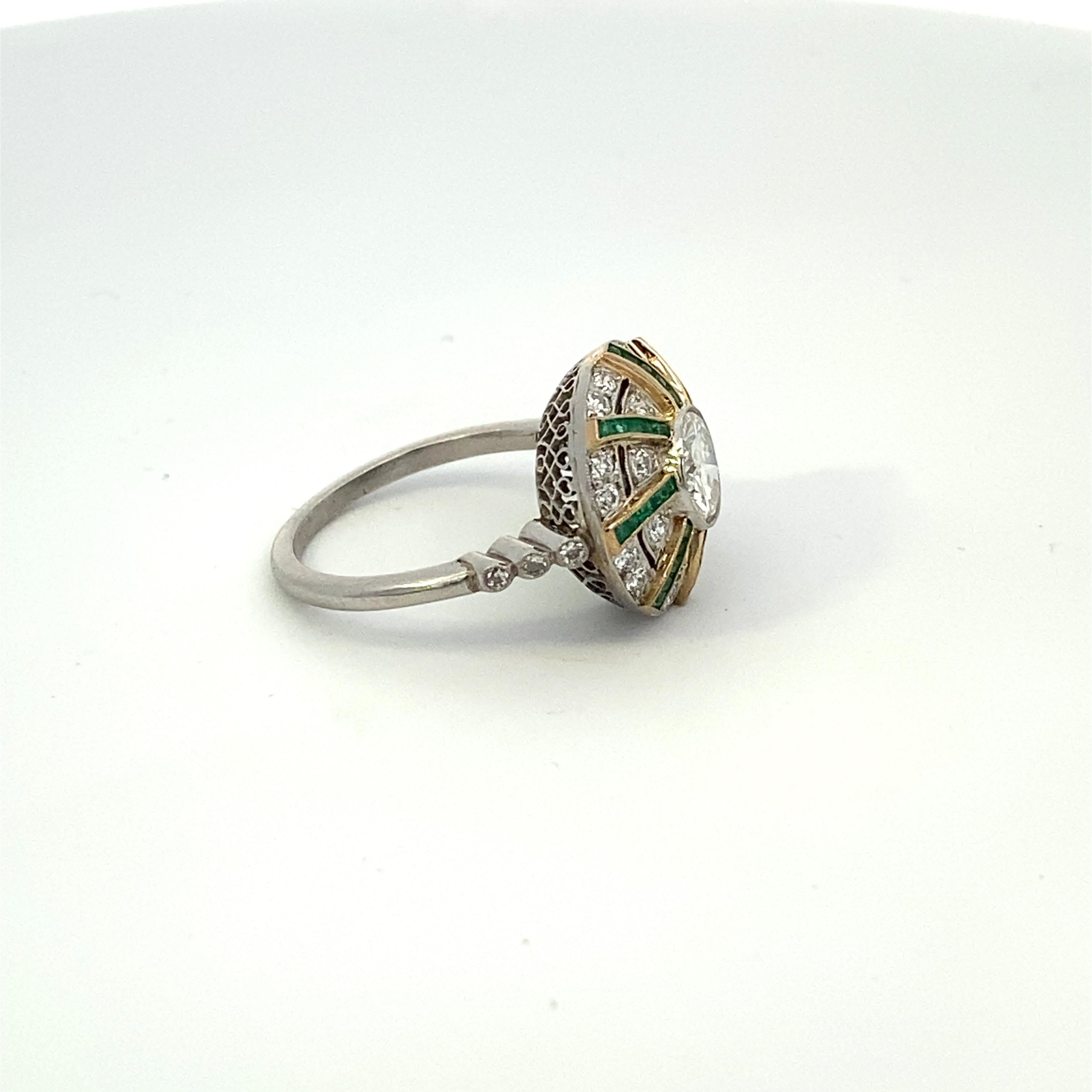 Taille vieille Europe Bague Art déco en diamant taille vieille Europe de 1,04 carat et émeraude en vente