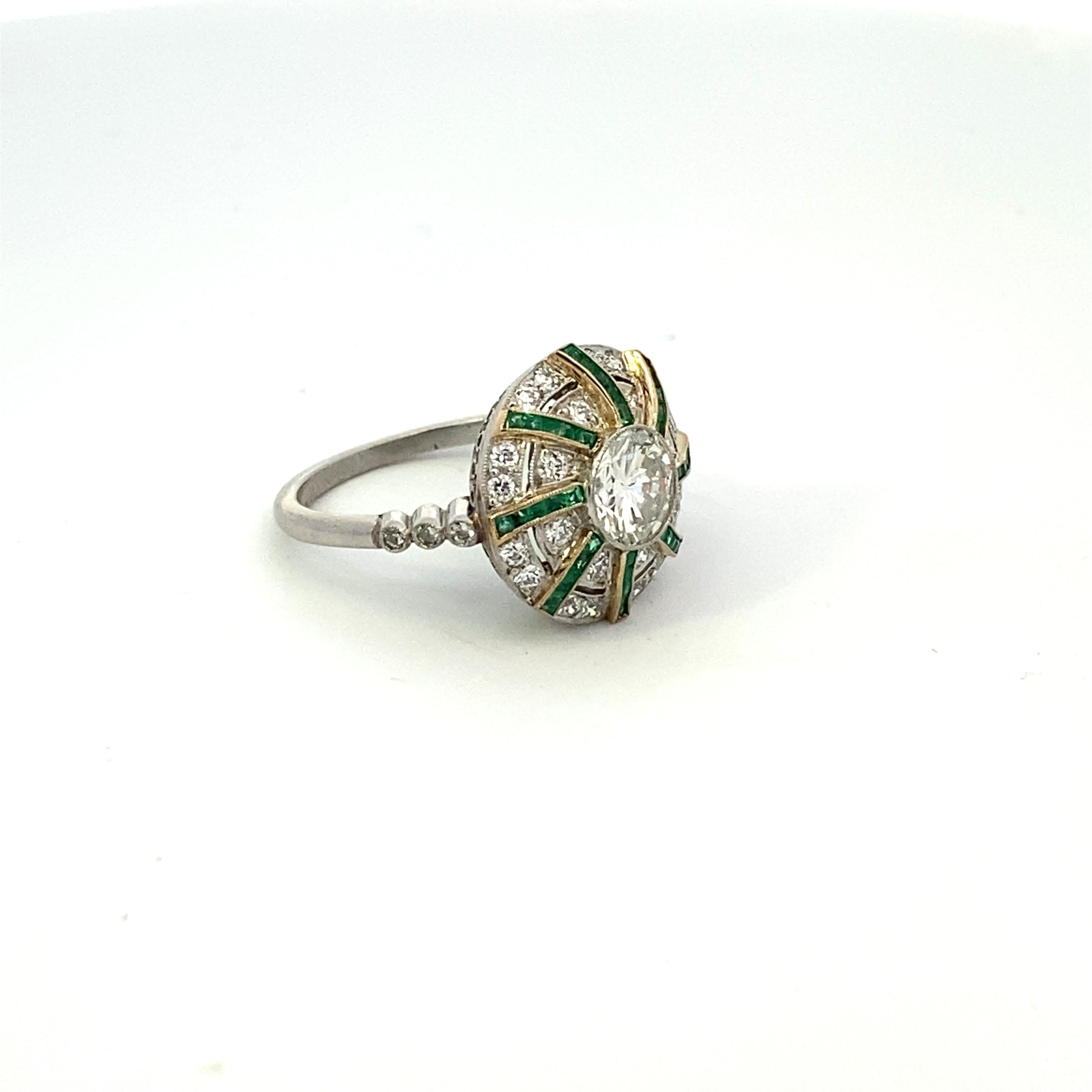 Bague Art déco en diamant taille vieille Europe de 1,04 carat et émeraude Bon état - En vente à DALLAS, TX