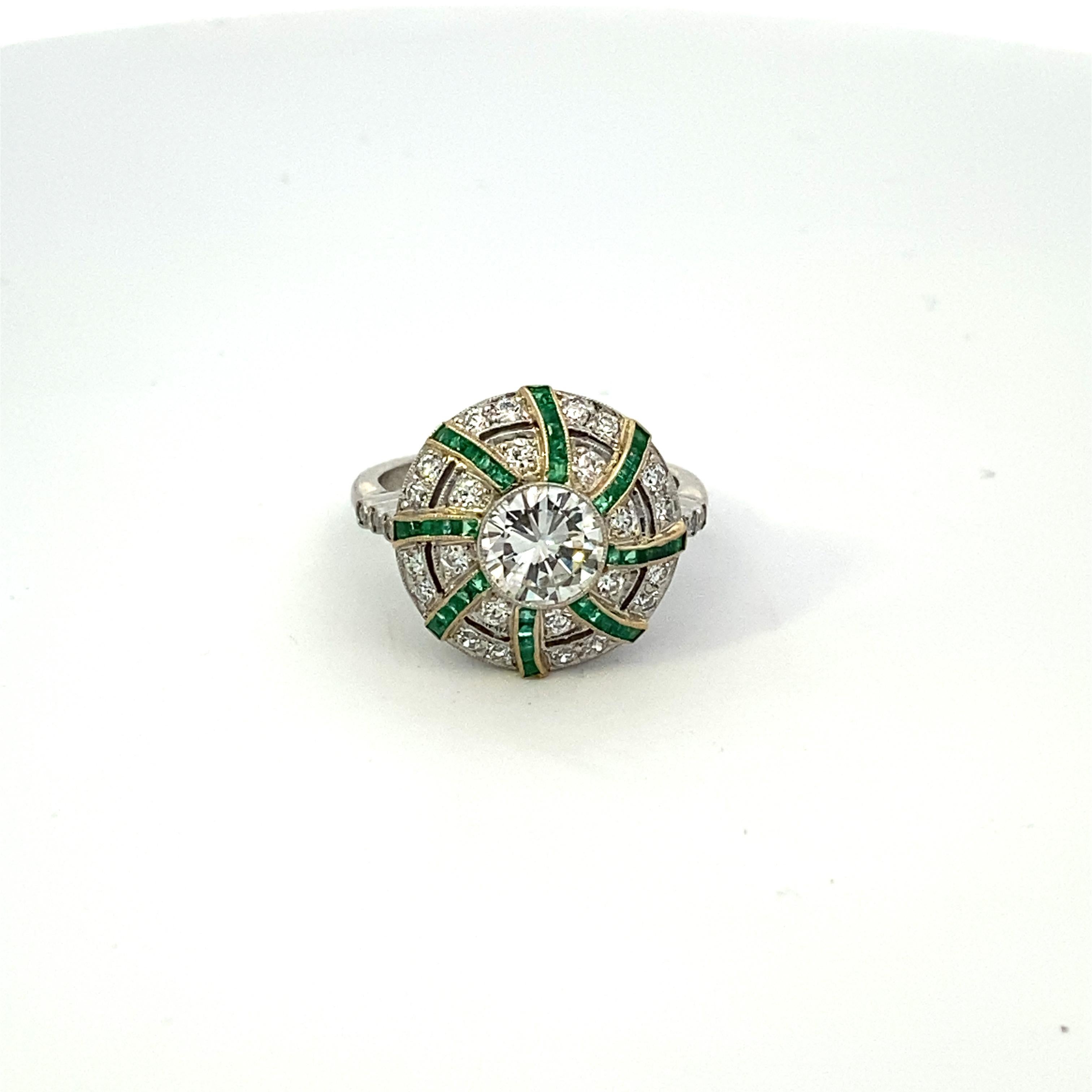 Women's or Men's Art Deco 1.04 Carat Old Euro Cut Diamond and Emerald Ring For Sale