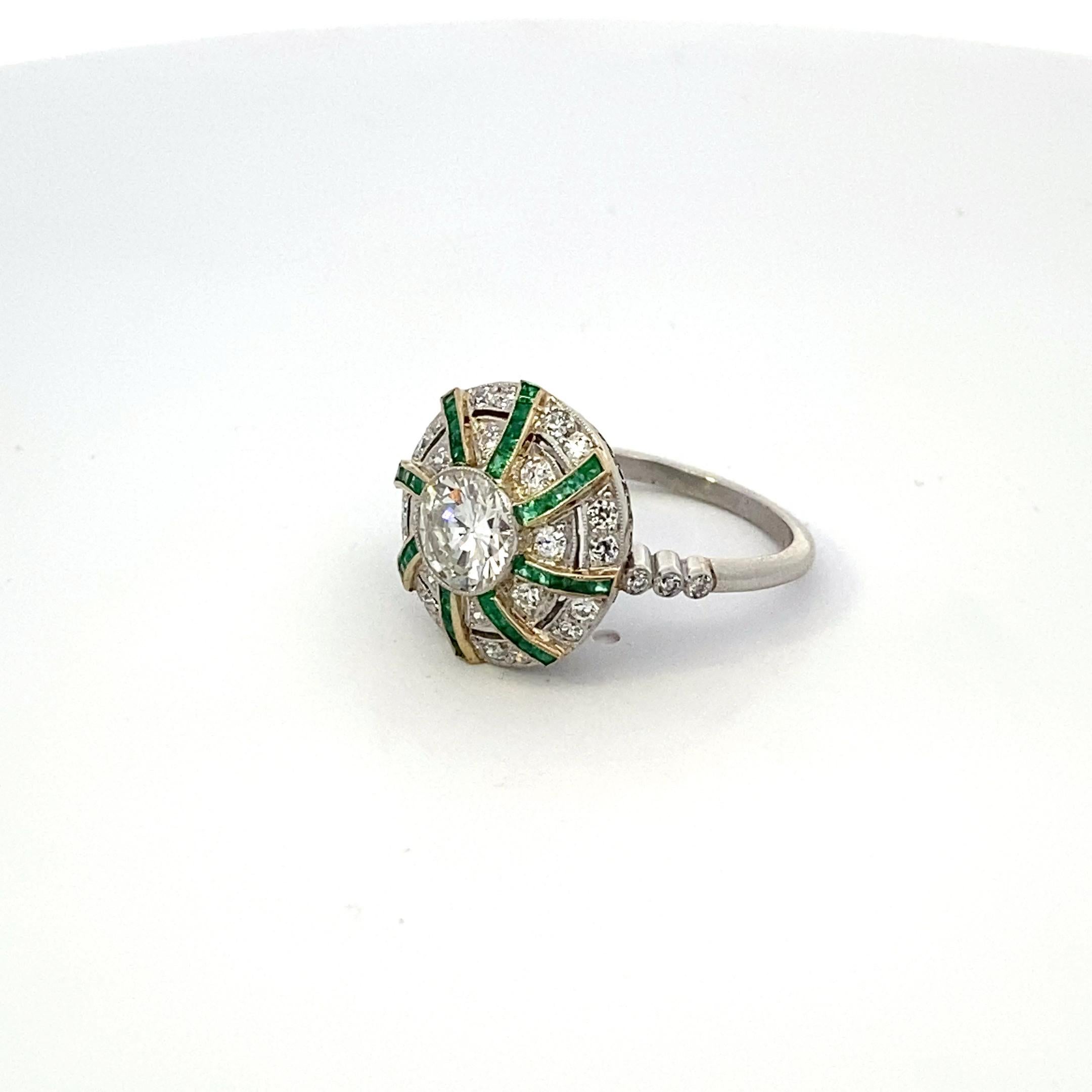 Bague Art déco en diamant taille vieille Europe de 1,04 carat et émeraude en vente 1