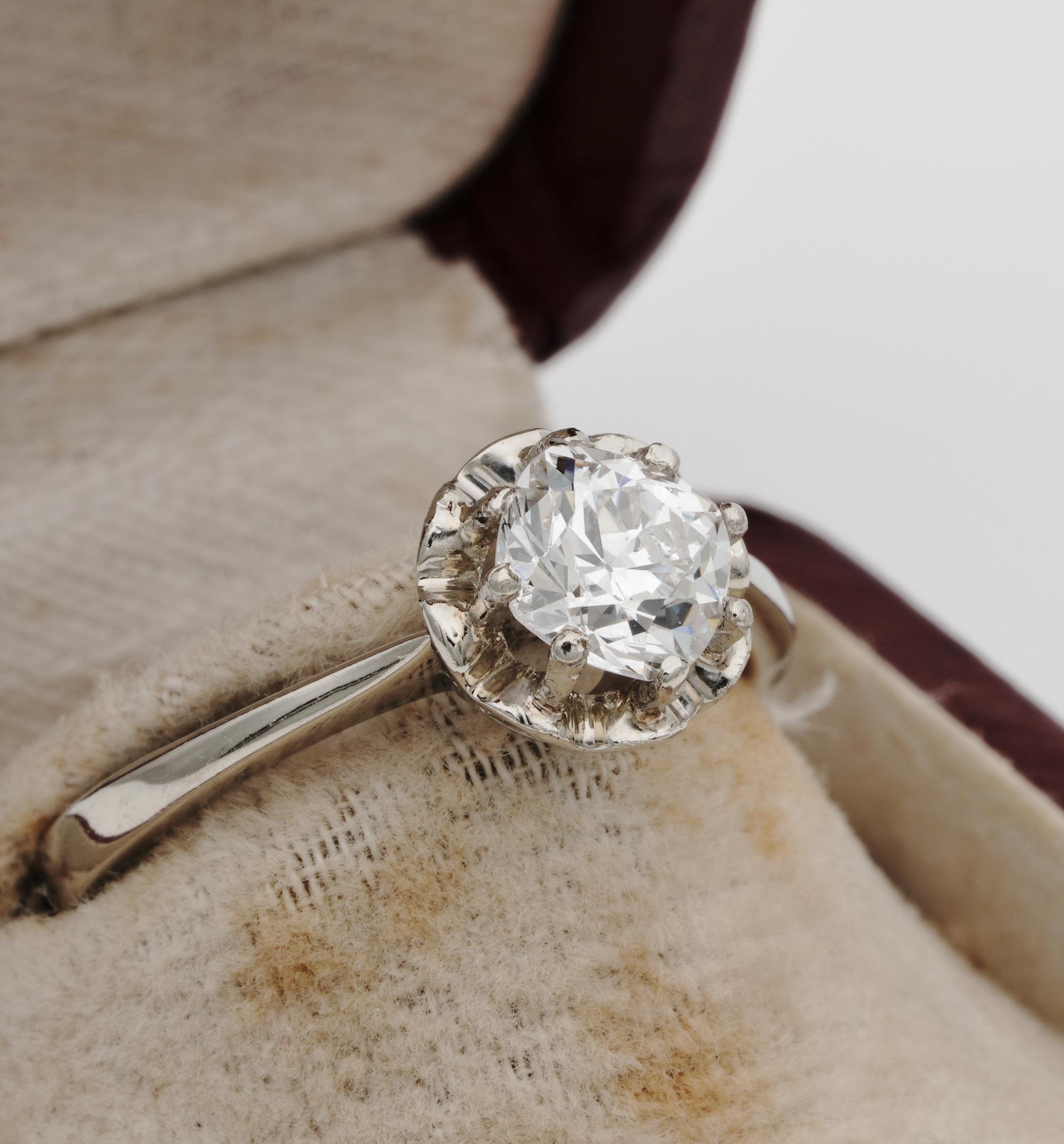 Art Deco 1.04 Ct Cushion Diamond G VS1 Solitaire 18 KT Ring In Good Condition For Sale In Napoli, IT