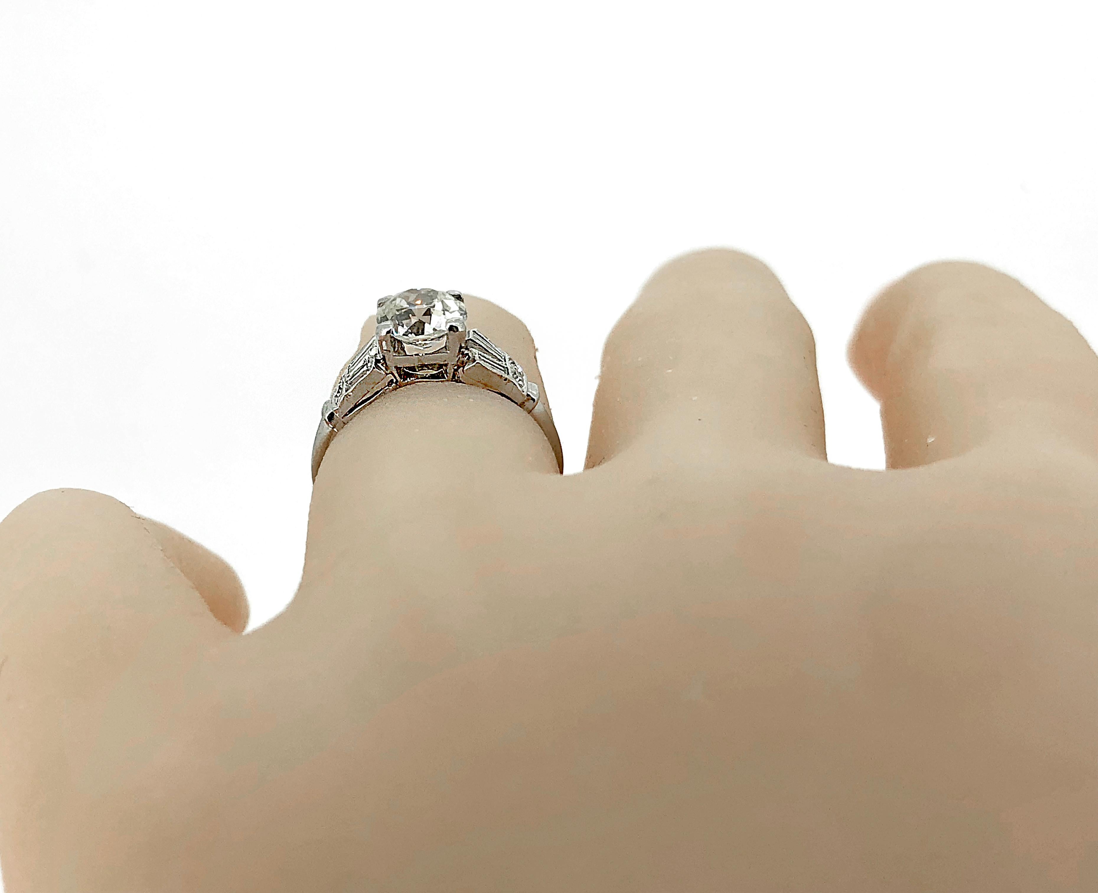 Art Deco 1.05 Carat Diamond Platinum Engagement Ring For Sale 2