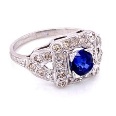 Art Deco 1.05 Carat Kashmir Blue Color Sapphire Diamond Carré Gold Vintage Ring