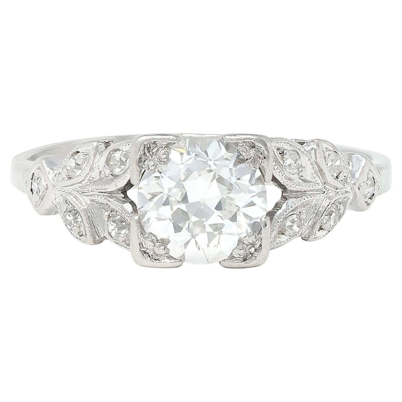 Anello di fidanzamento Art Deco con diamante europeo antico da 1.05 CTW e platino con foglie vintage