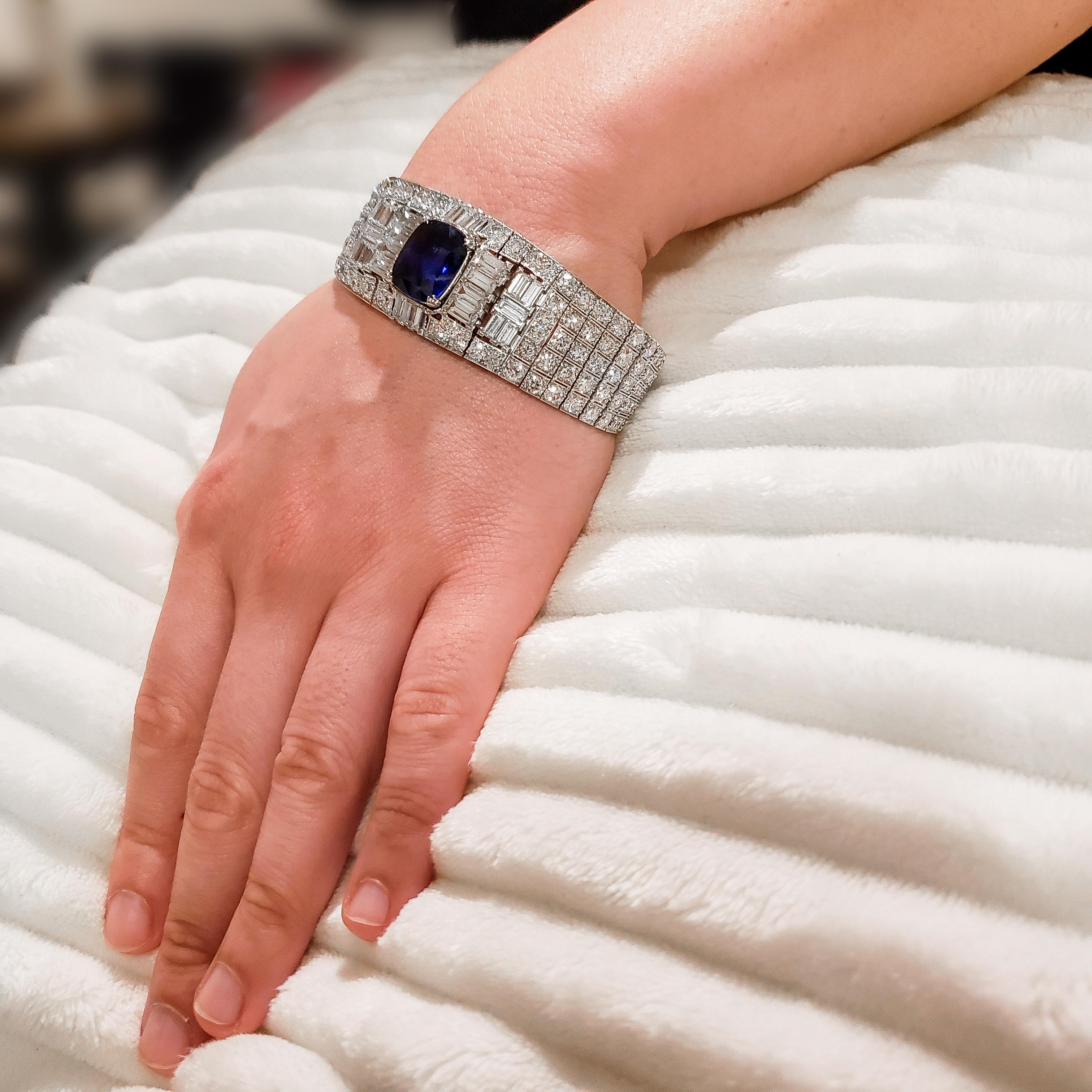Art Deco 10.56 Carat Cushion Cut Sapphire and Diamond Bracelet in Platinum For Sale 1