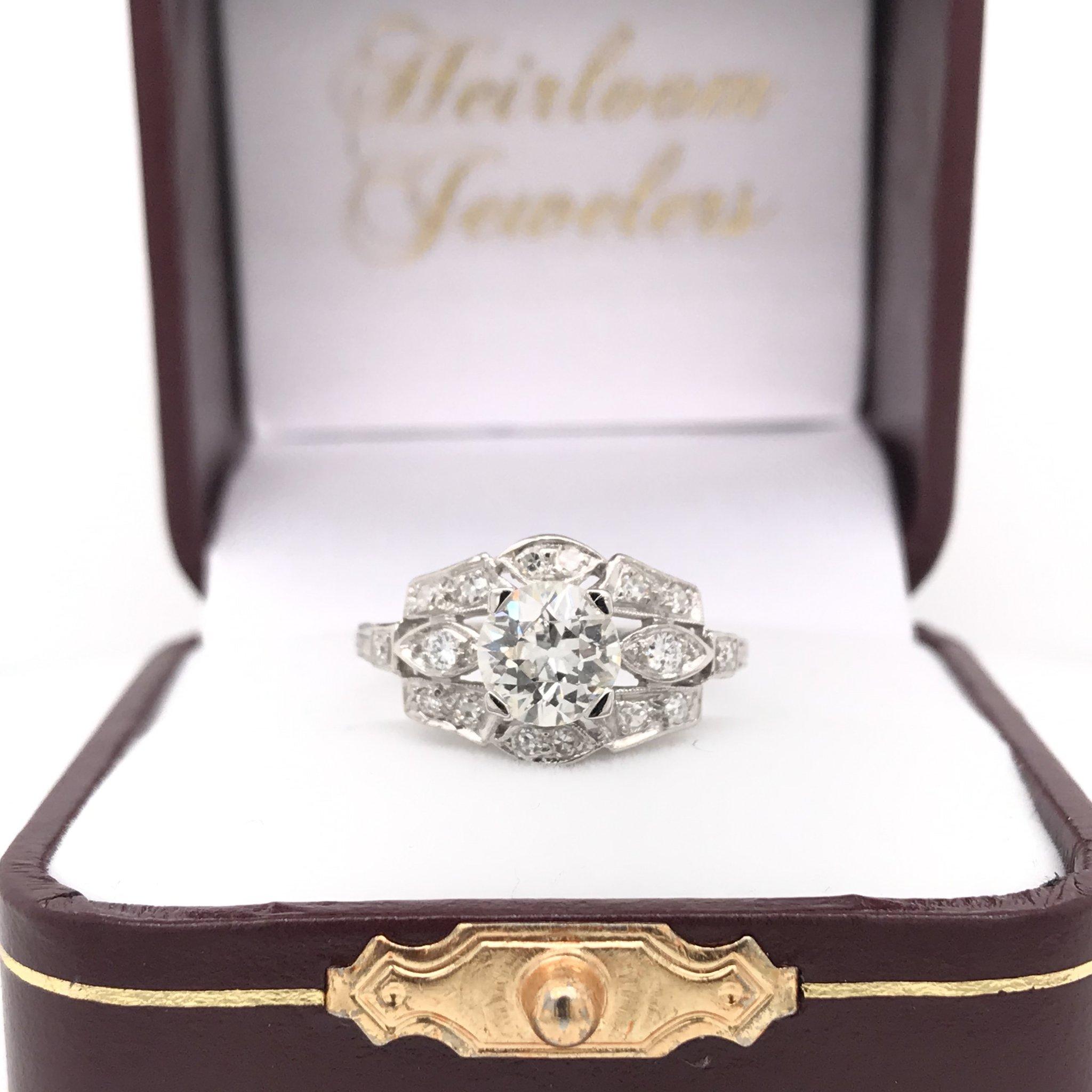 Art Deco 1.06 Carat Platinum Diamond Engagement Ring 8