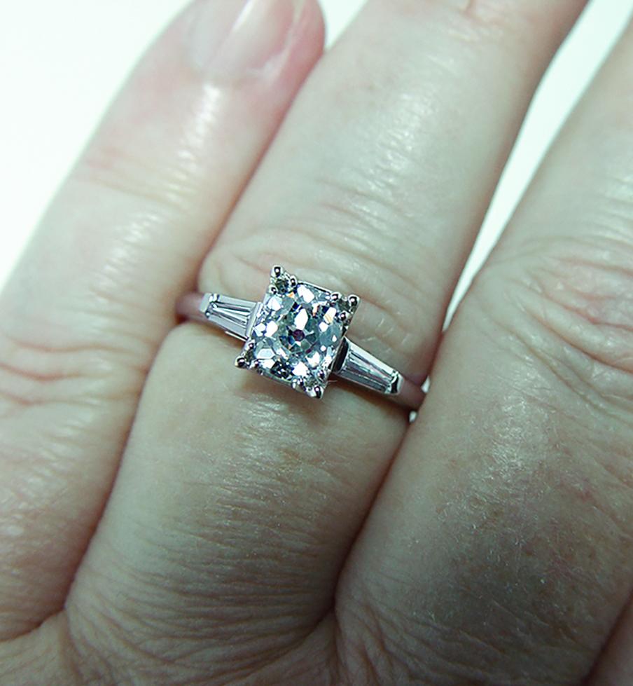 Art Deco 1.06ct Old Mine cut Cushion Diamond Engagement Ring Platinum Estate en venta 1