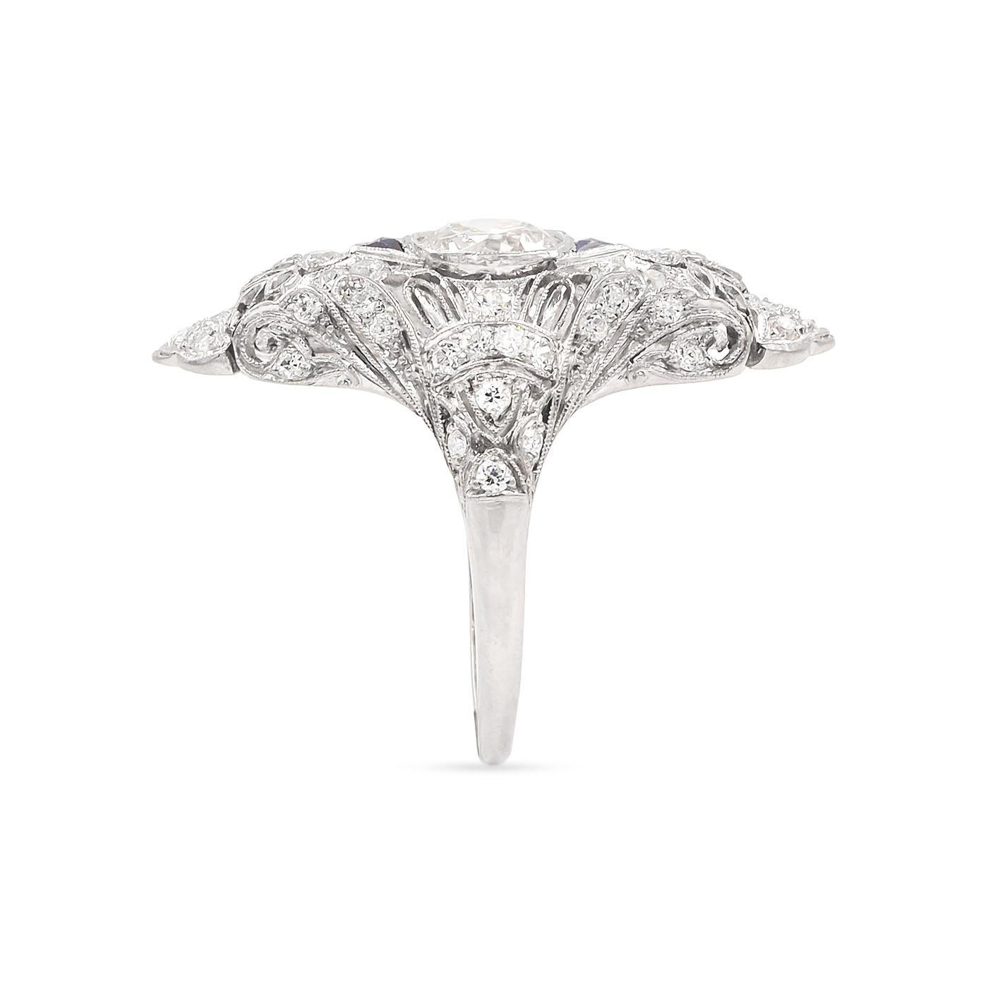 Taille ronde Bague navette Art déco avec diamant taille transitionnelle de 1,07 carat certifié GIA et saphirs en vente