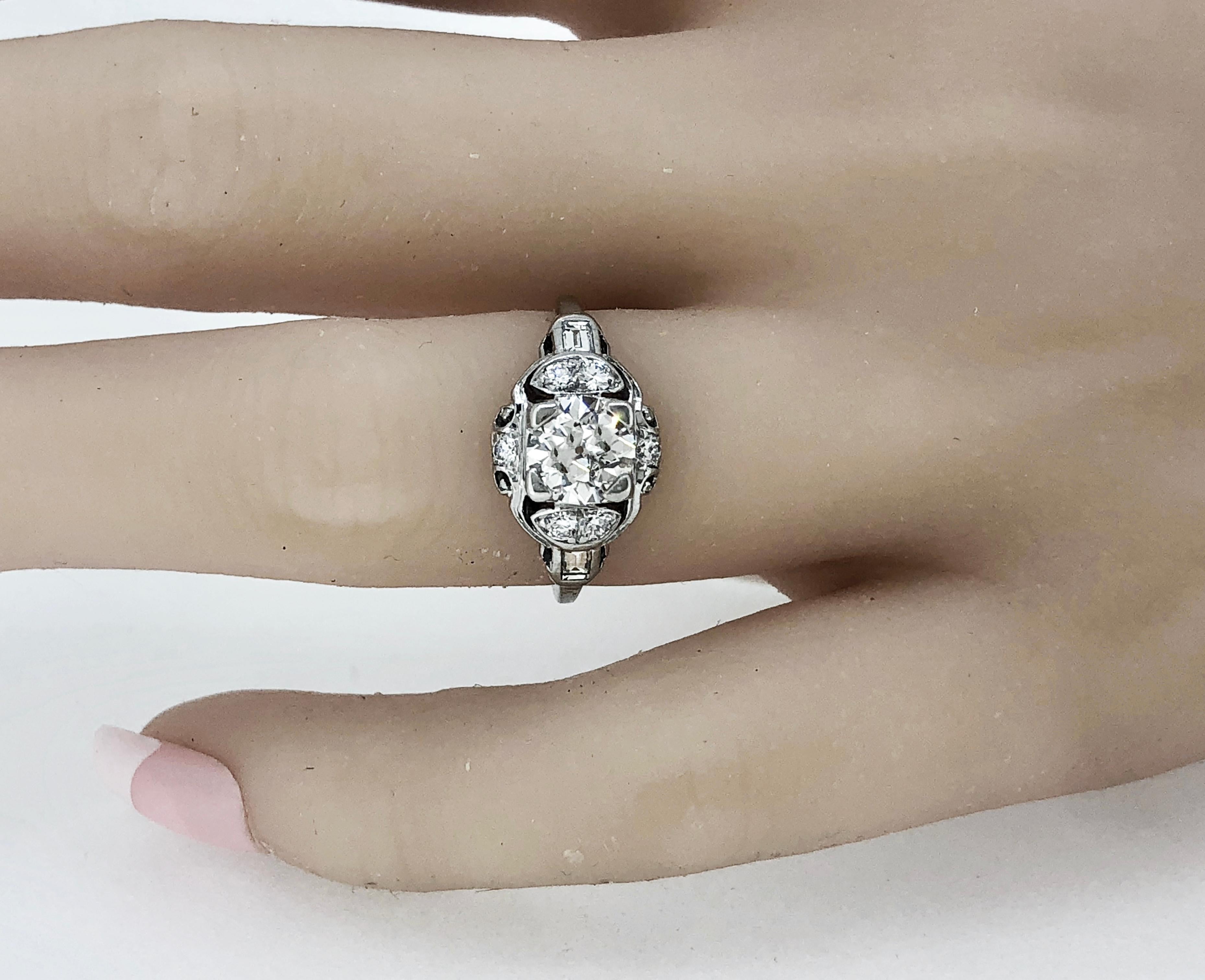 Art Deco 1.08 Carat Diamond Platinum Engagement Ring  For Sale 1