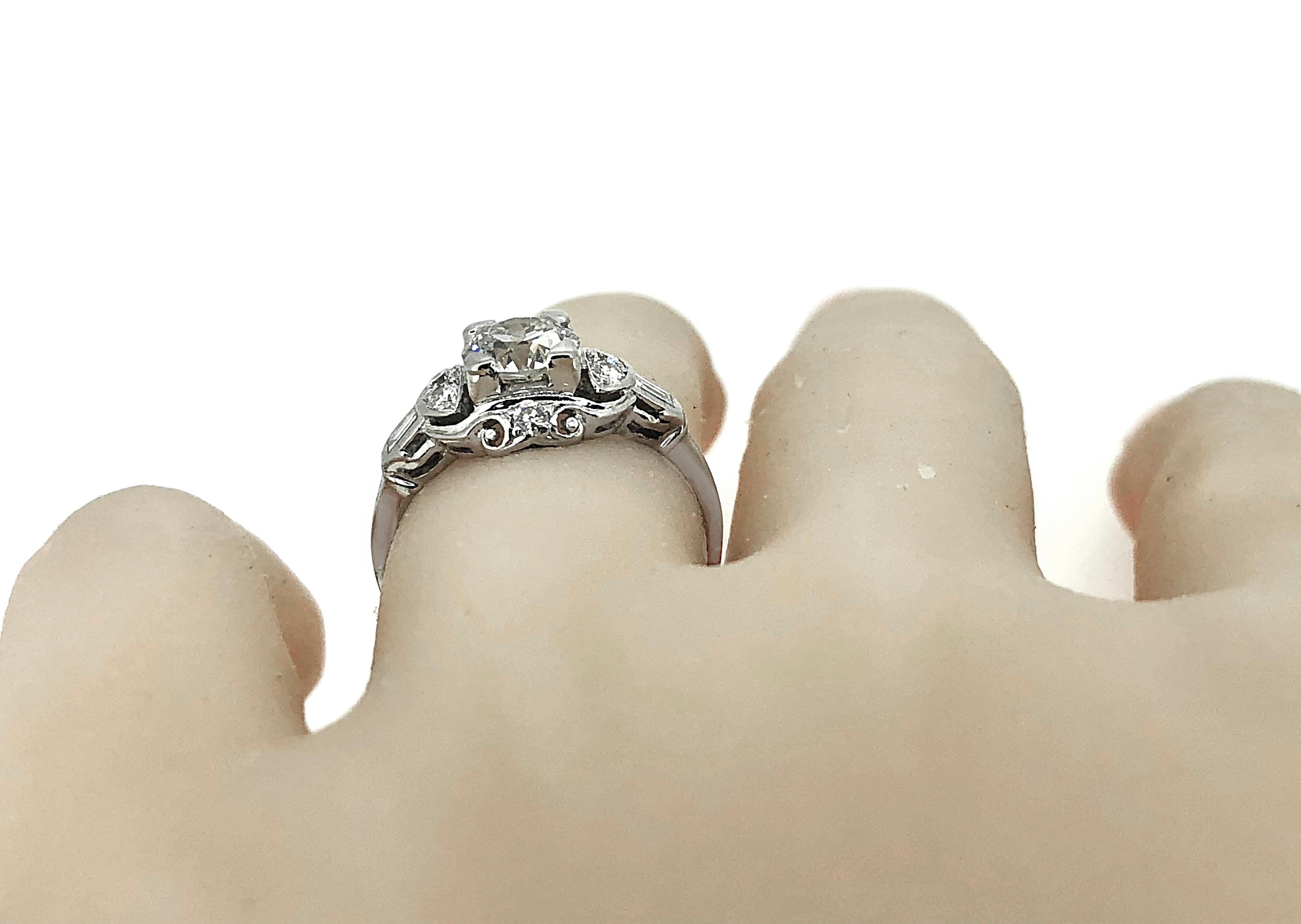 Art Deco 1.08 Carat Diamond Platinum Engagement Ring  For Sale 2