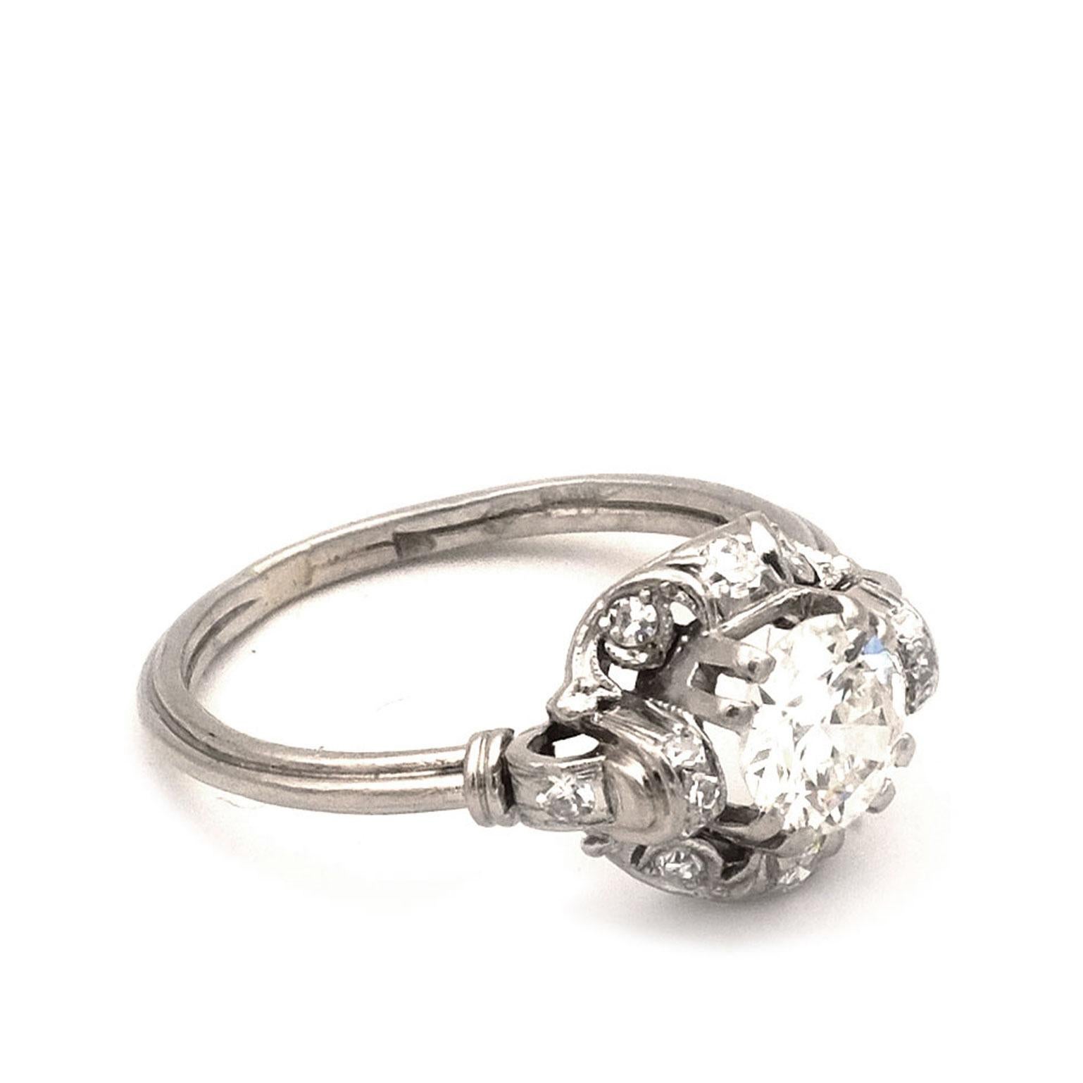 Art Deco 1.08 Carat Diamond Platinum Ring, circa 1920 In Good Condition For Sale In Goettingen, DE