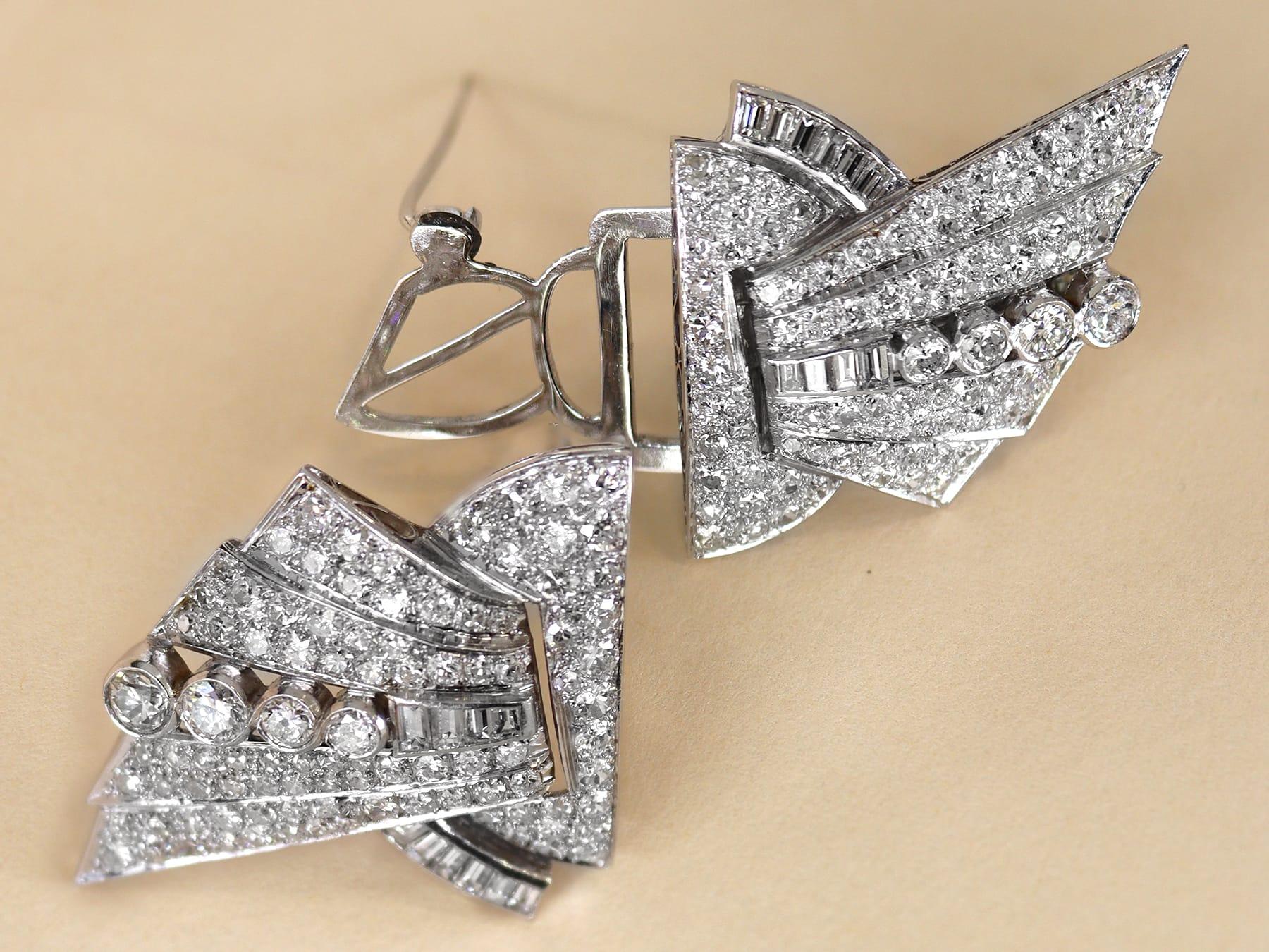 Round Cut Art Deco 10.95 Carat Diamond Duette Double Clip Brooch in Platinum For Sale