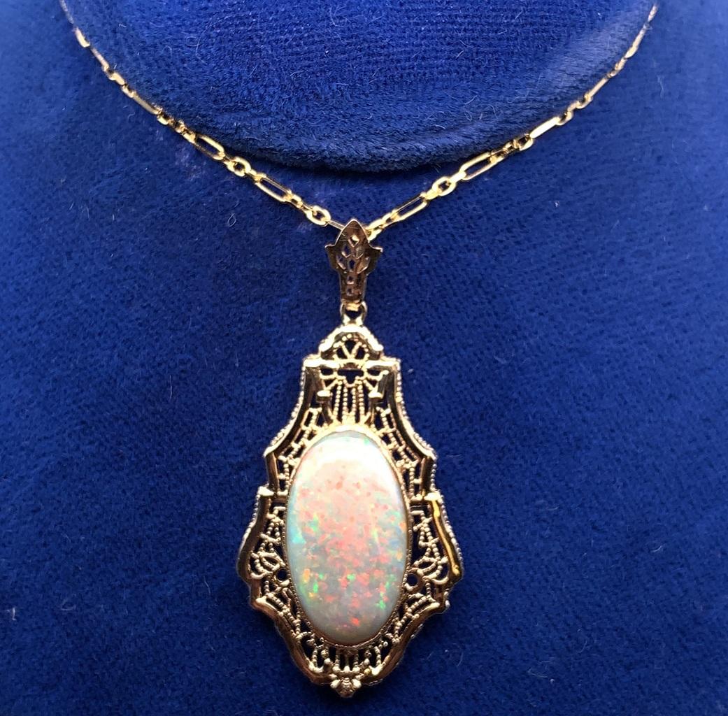 Art Deco 10K 4.73ct Opal Filigree Pendant Necklace In Good Condition For Sale In Big Bend, WI