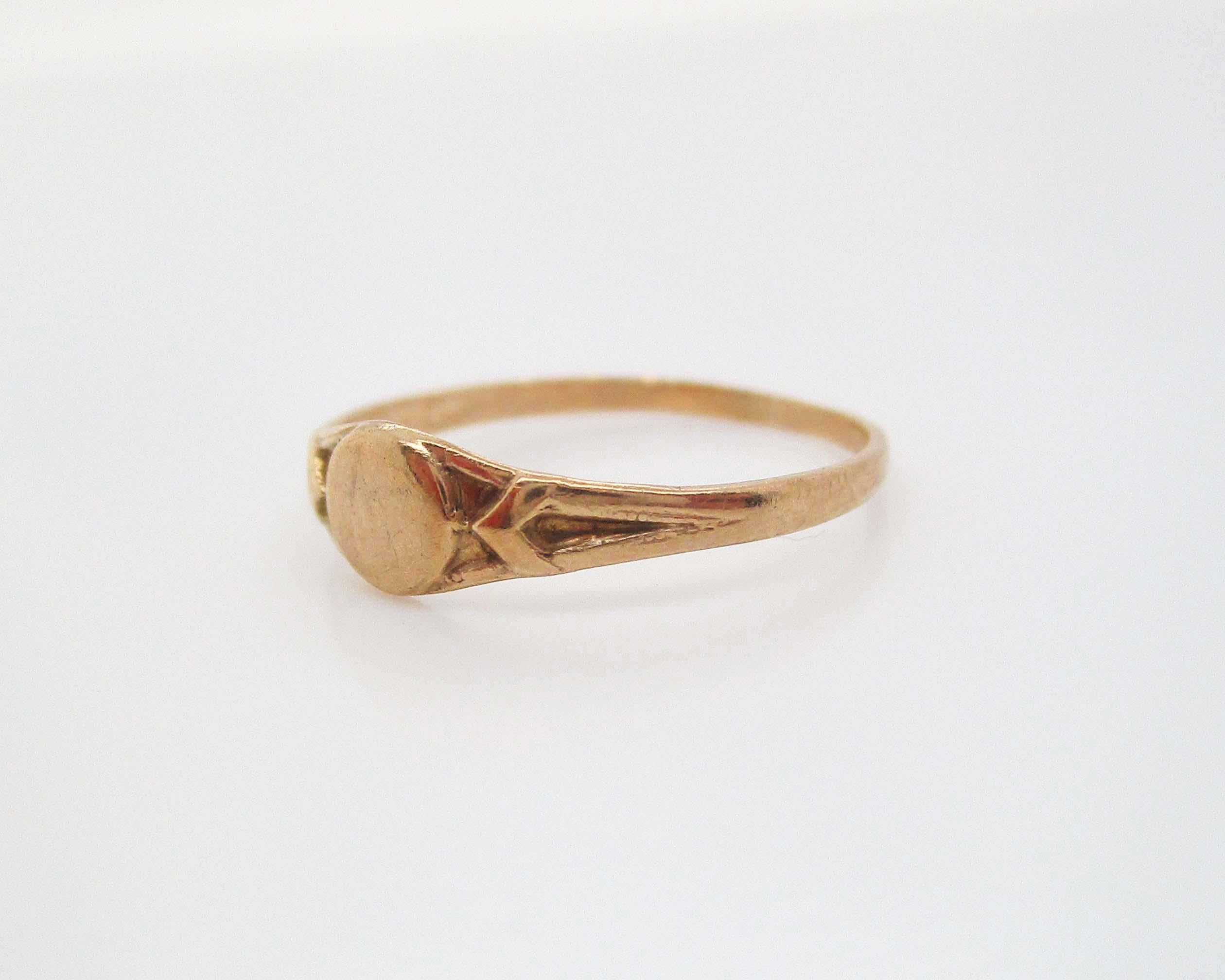 Art Deco 10 Karat Yellow Gold Baby Ring No Monogram In Good Condition In Lexington, KY