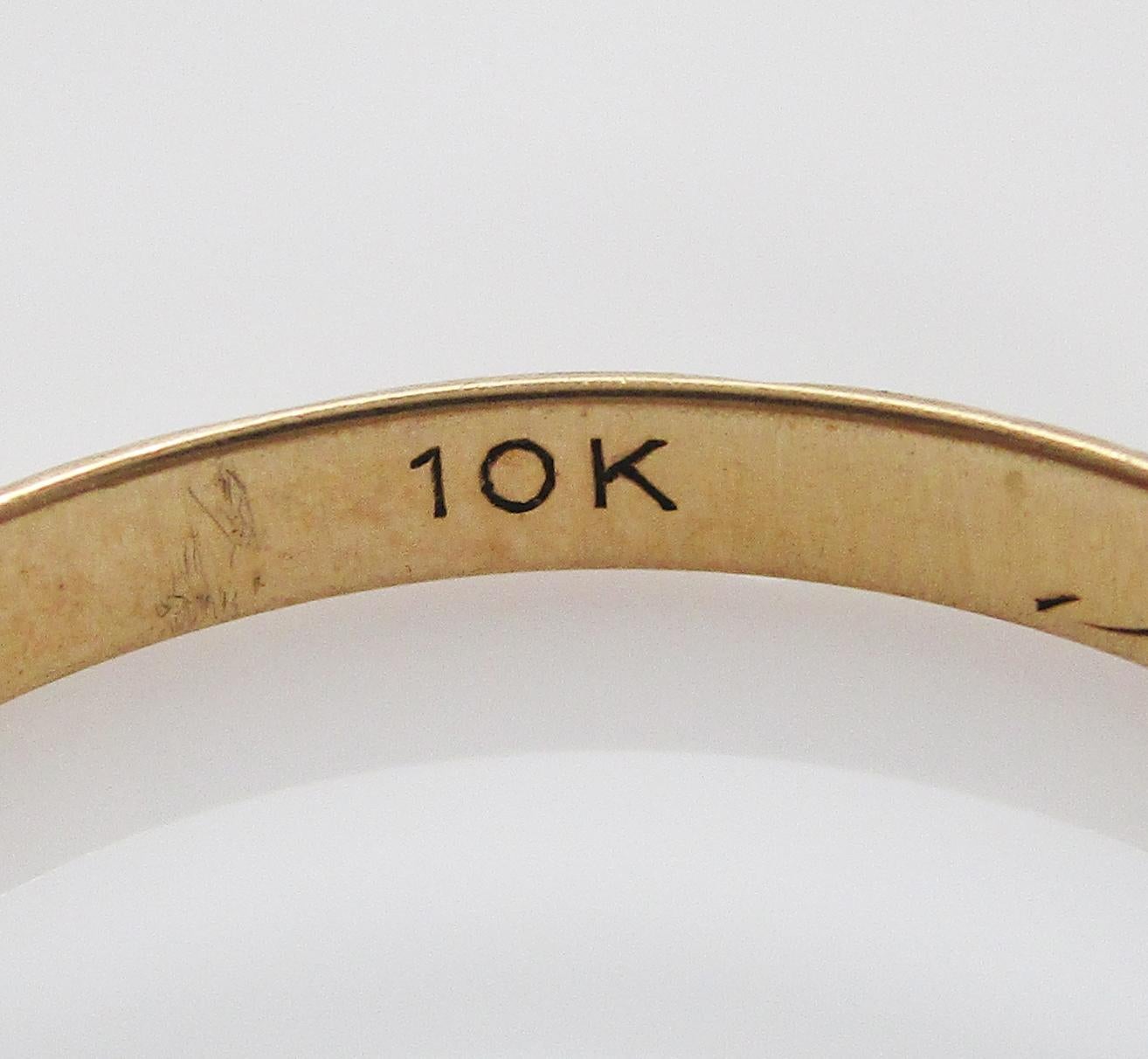 Women's or Men's Art Deco 10 Karat Yellow Gold Engraved Wedding Band For Sale