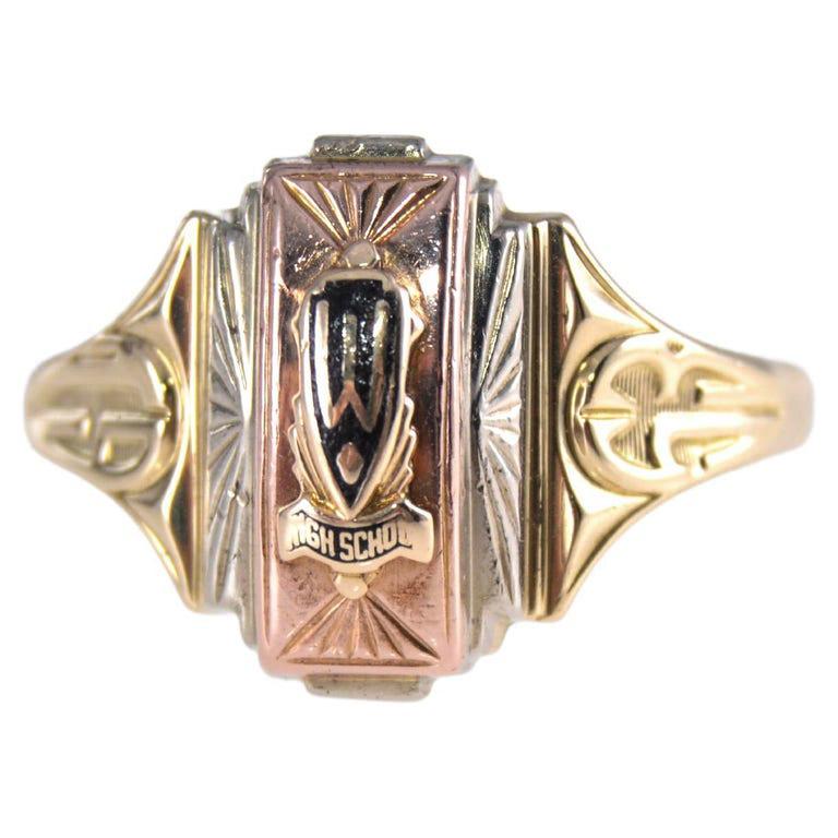 Art Deco 10kt, Solid Gold Multi Colored 1953 High School Ring with Enamel Crest In Excellent Condition For Sale In Long Beach, CA