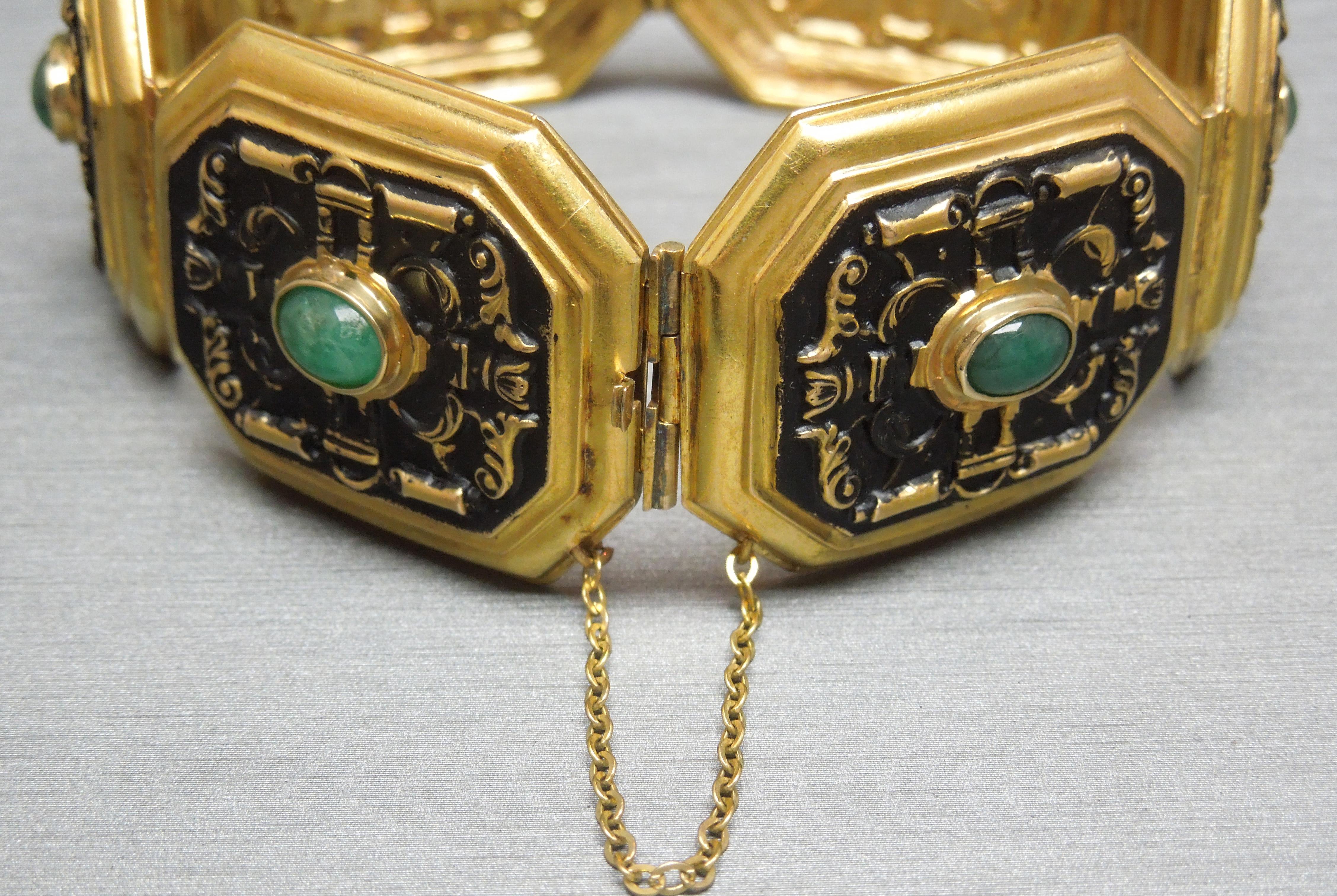 Art Deco 11 Carat Emerald 18 Karat Gold and Black Enamel Bracelet In Good Condition For Sale In METAIRIE, LA