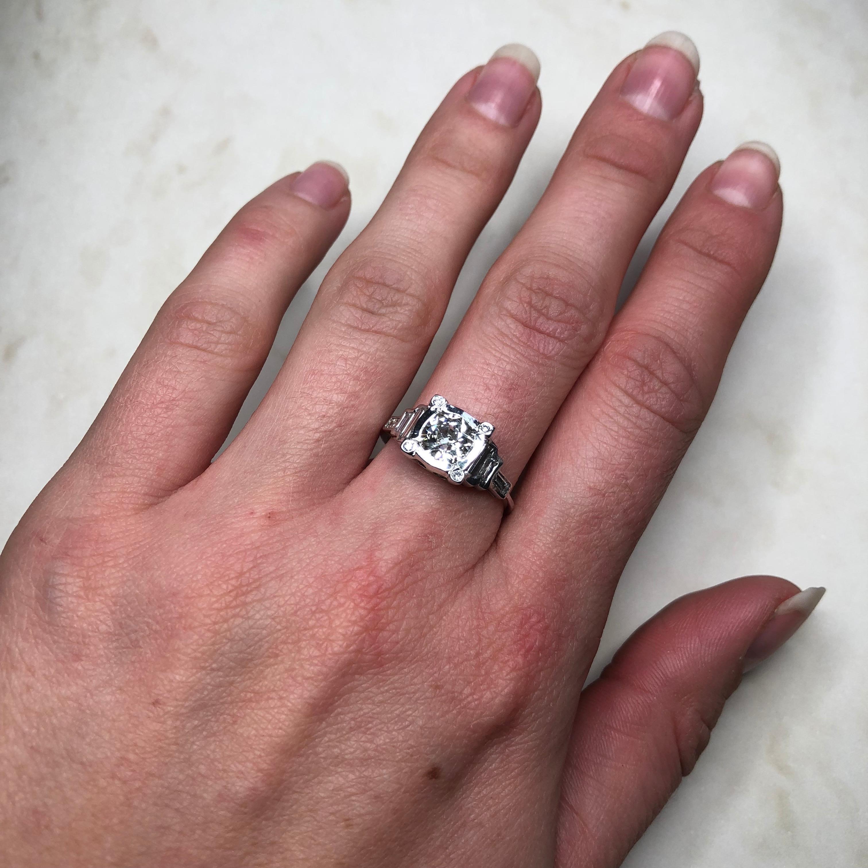Art Deco 1.10 Carat Diamond and Platinum Ring In Excellent Condition In Chipping Campden, GB