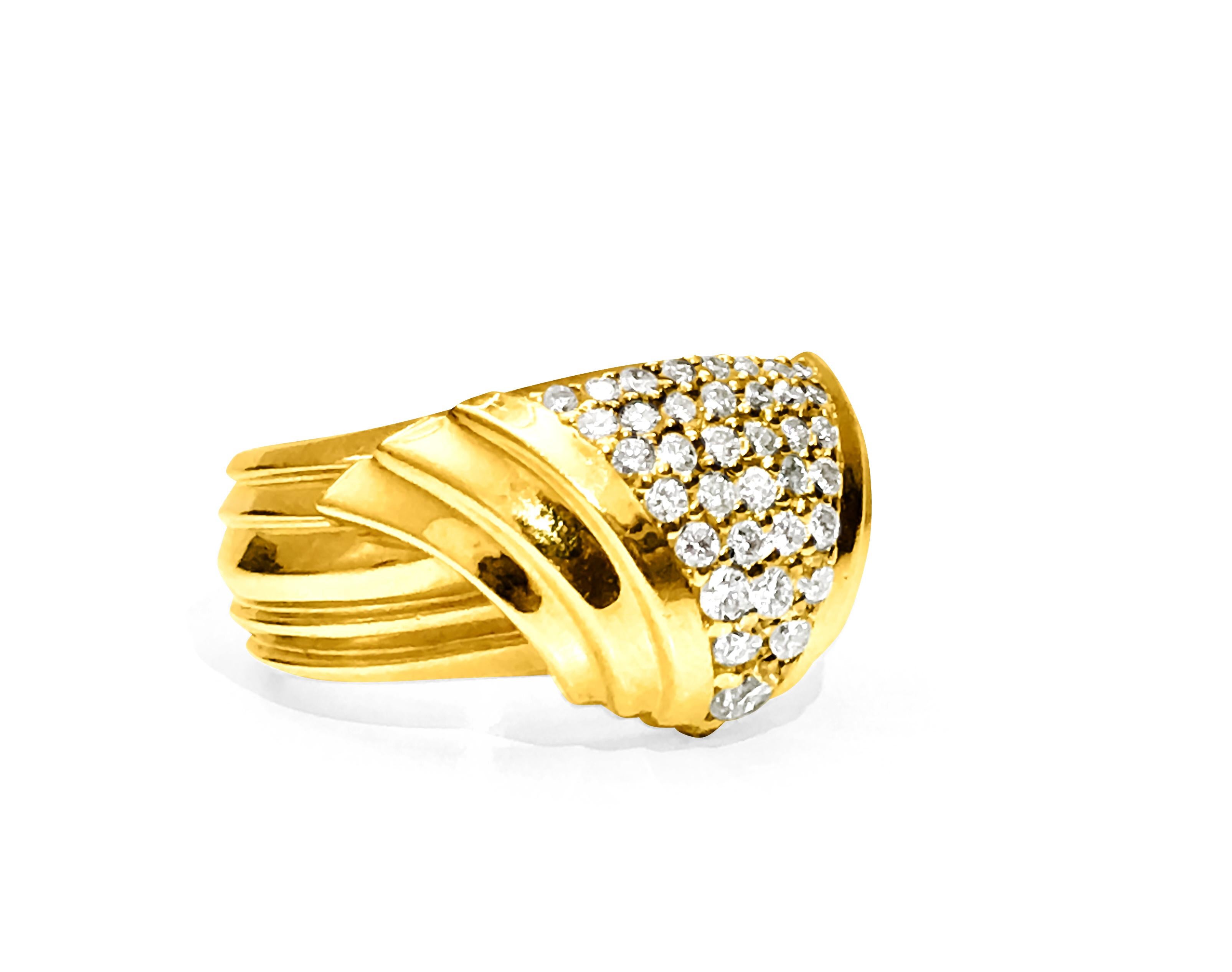 Round Cut Art Deco Style 1.10 Carat Diamond and Yellow Gold Ring For Sale