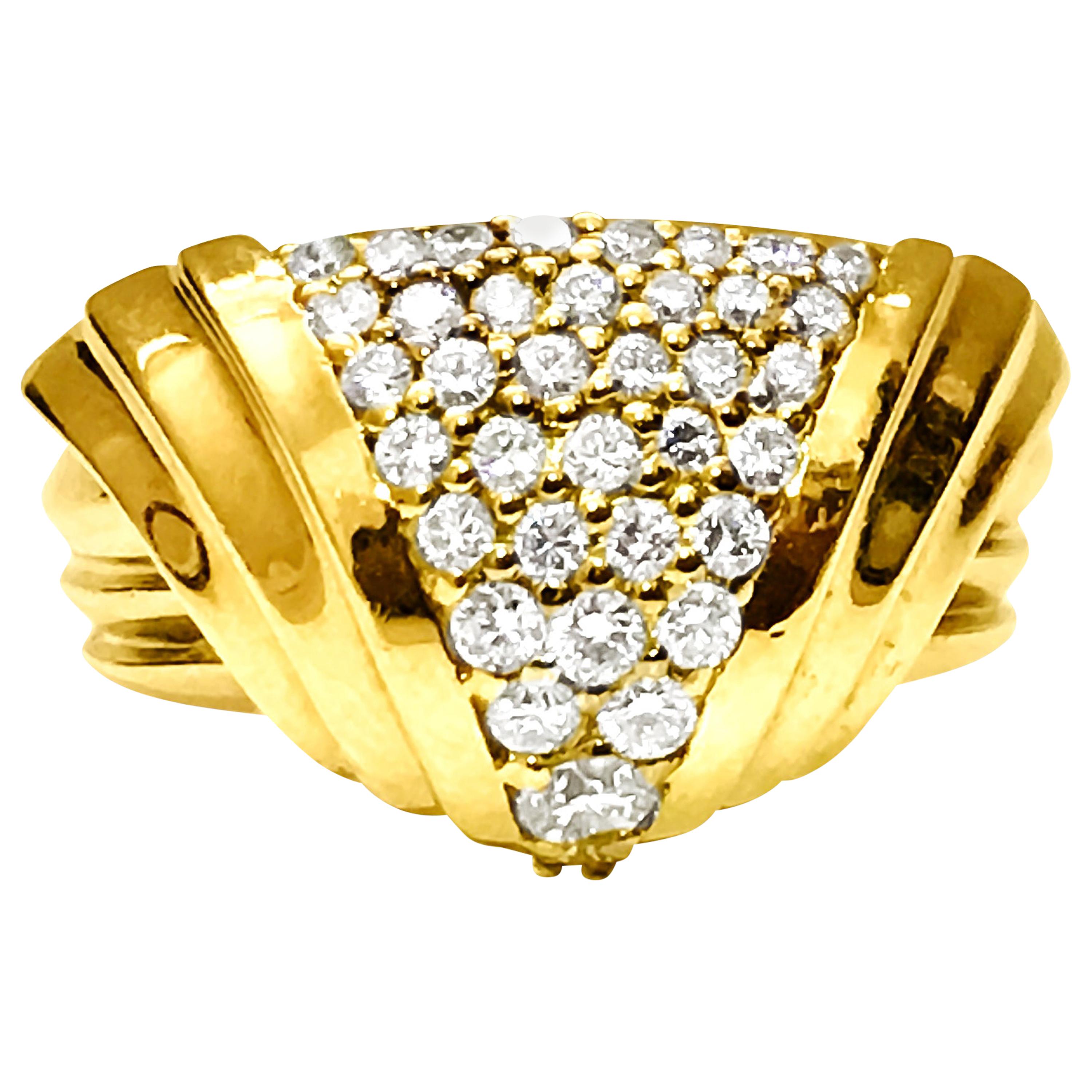 Art Deco Style 1.10 Carat Diamond and Yellow Gold Ring For Sale