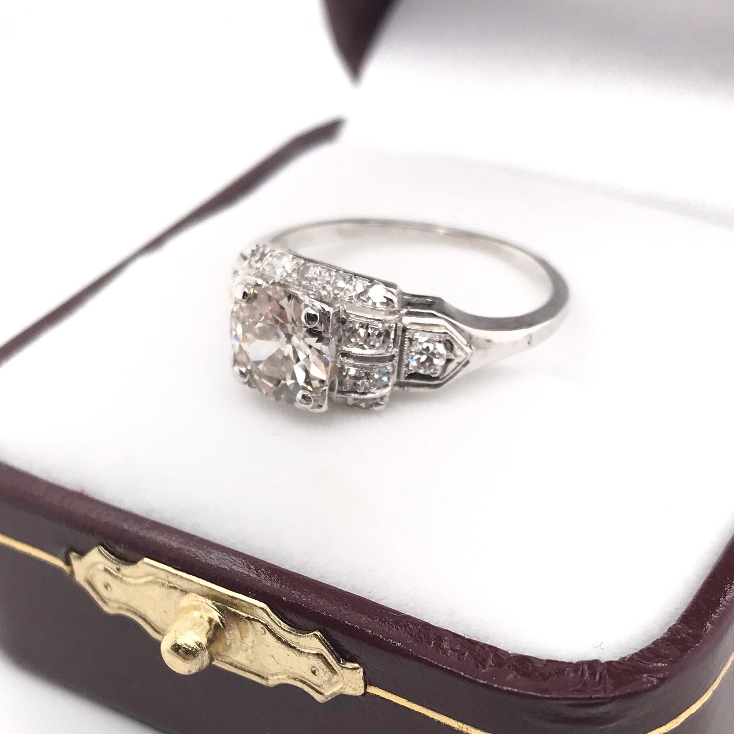 Art Deco 1.10 Carat Diamond Platinum Ring For Sale 4