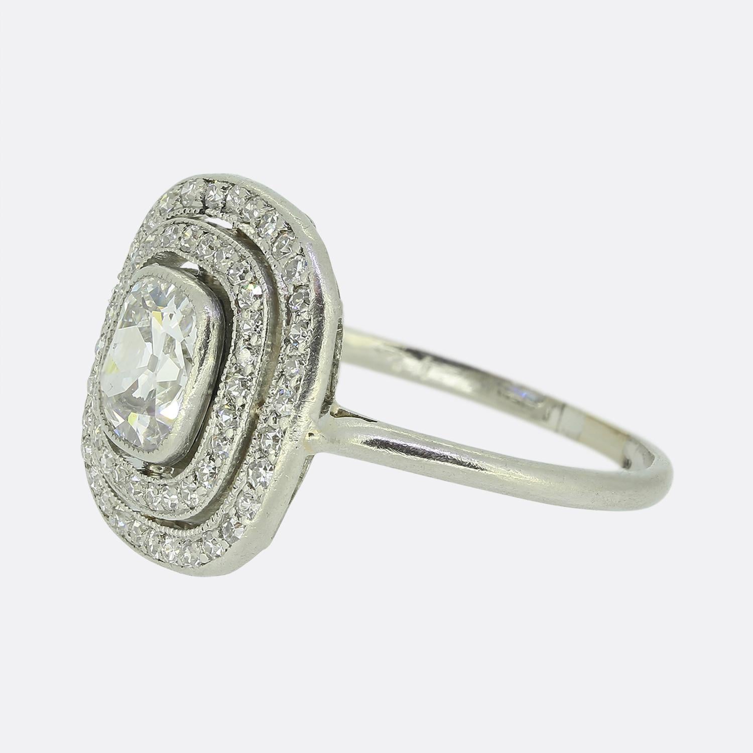 Art Déco Anello Art Deco da 1,10 carati con diamante vecchio taglio cuscino e doppio anello a raggiera in vendita