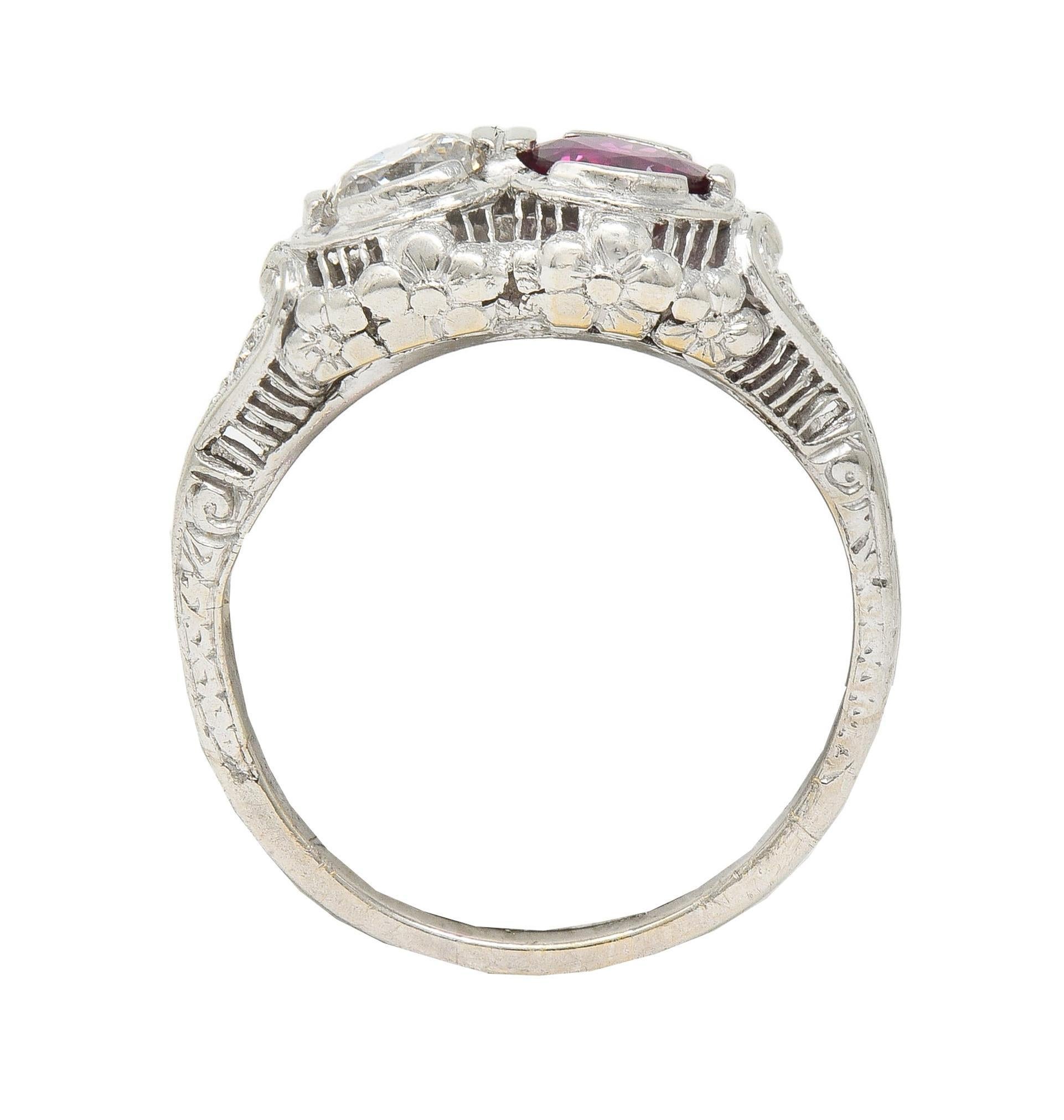 Art Deco 1.10 CTW No Heat Ruby Diamond 18K Gold Vintage Toi-Et-Moi Ring GIA In Excellent Condition For Sale In Philadelphia, PA