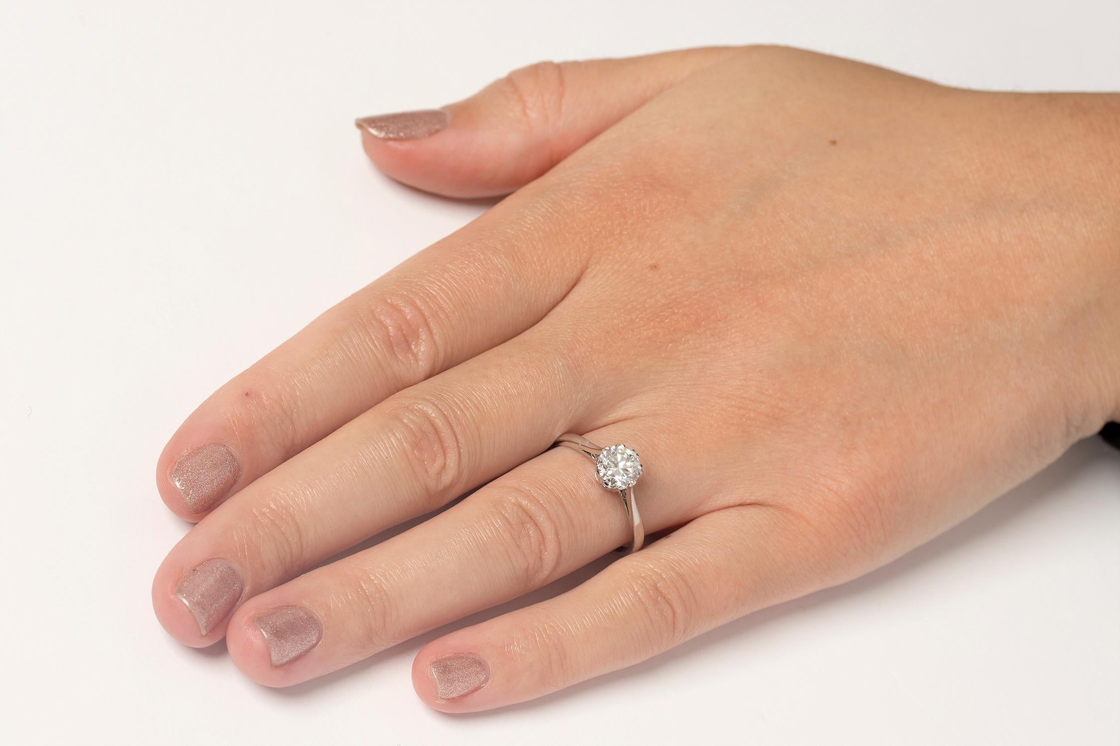 Women's or Men's Art Deco 1.10 Carat Diamond Solitaire Engagement Ring, circa 1920s For Sale