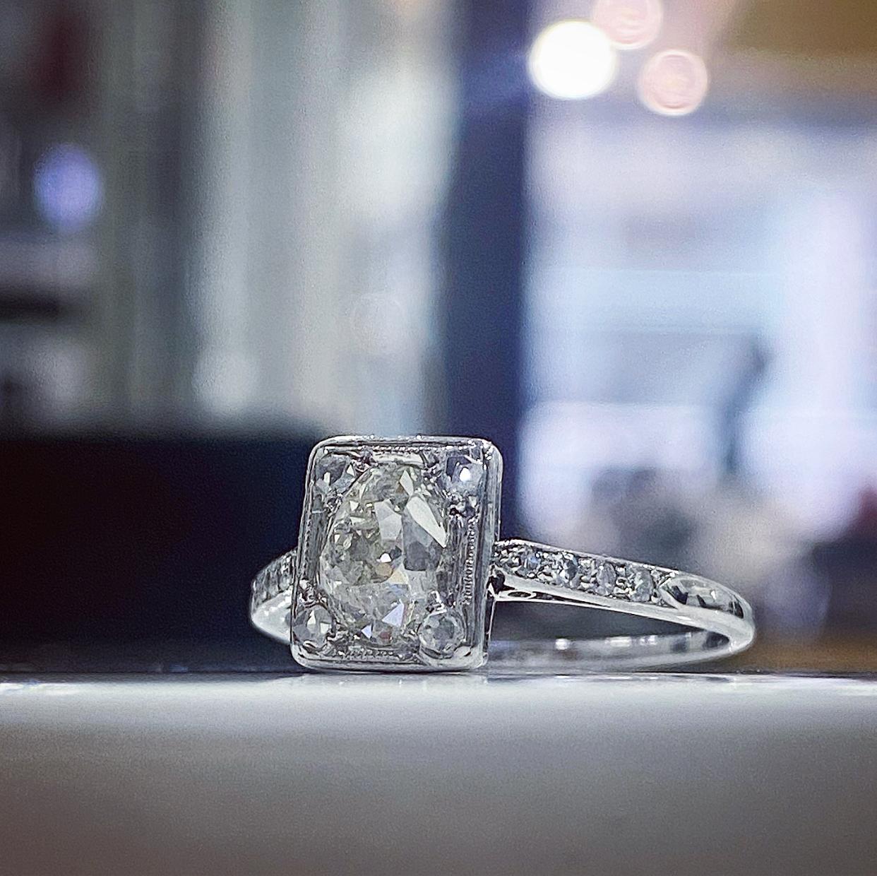 Art Deco 1.10ct Diamond Solitarie Ring, c.1920s For Sale 2