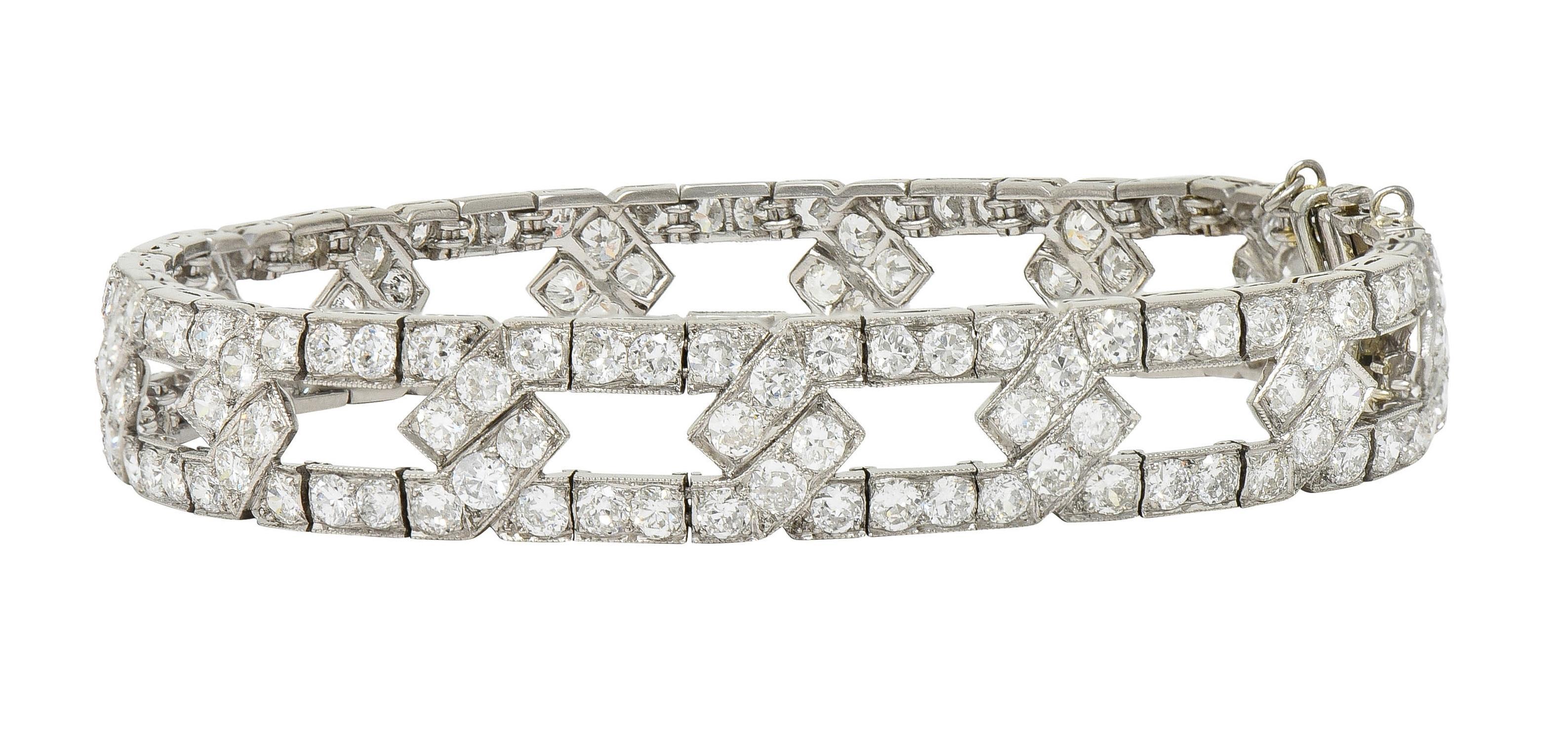 Art Deco 11.18 CTW Diamond Platinum Chain Link Motif Vintage Strap Bracelet For Sale 5