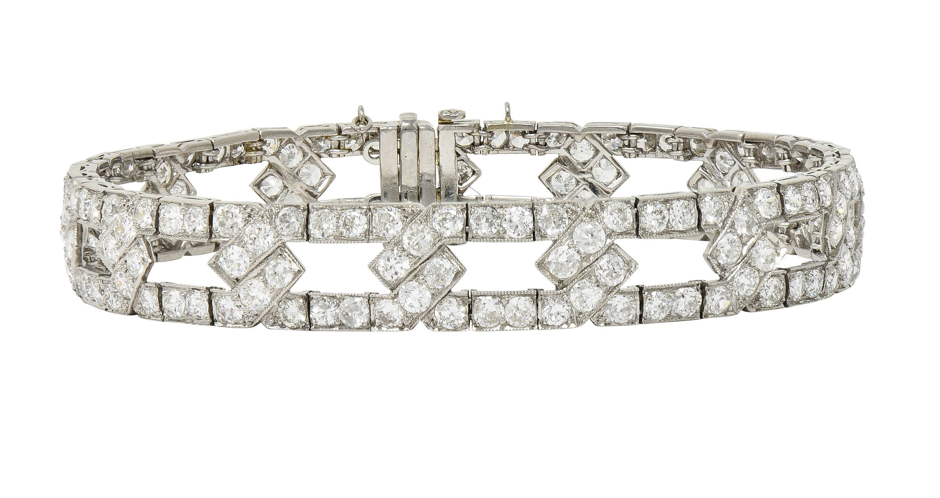 Round Cut Art Deco 11.18 CTW Diamond Platinum Chain Link Motif Vintage Strap Bracelet For Sale