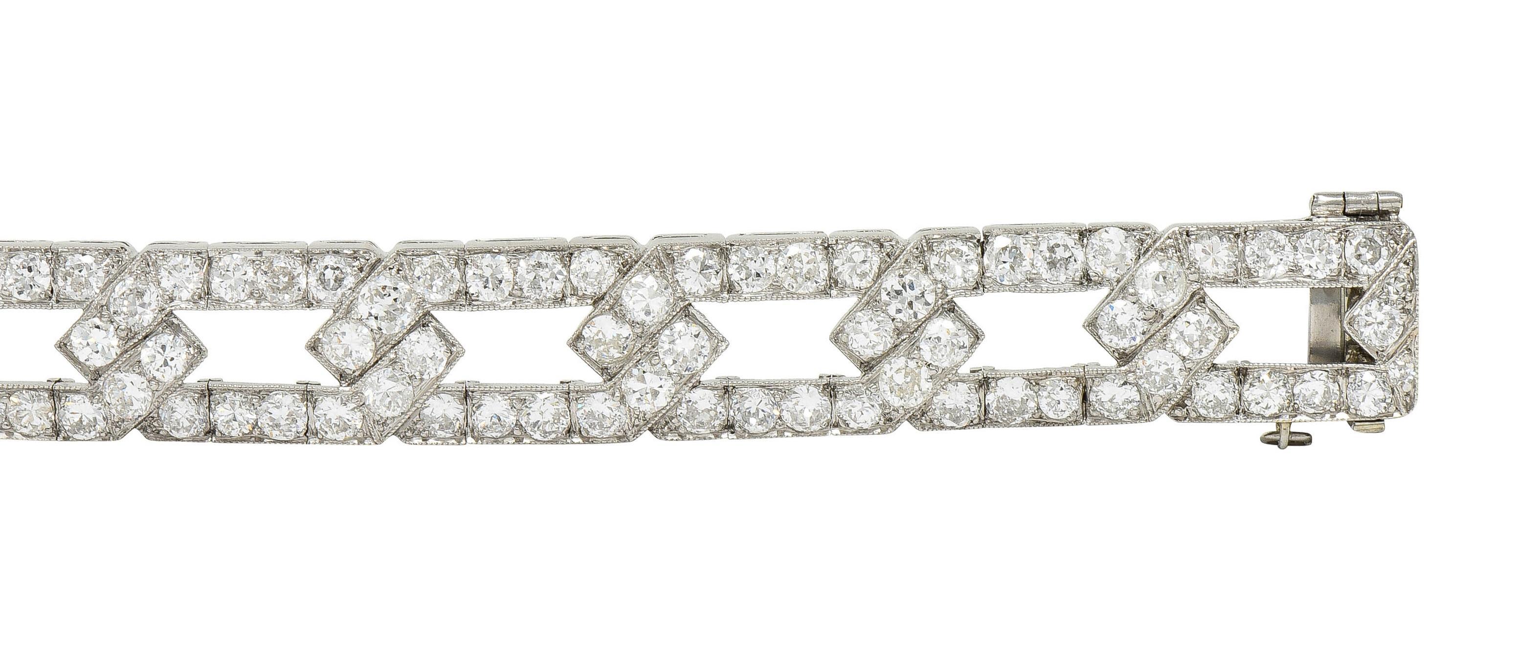 Art Deco 11.18 CTW Diamond Platinum Chain Link Motif Vintage Strap Bracelet For Sale 2