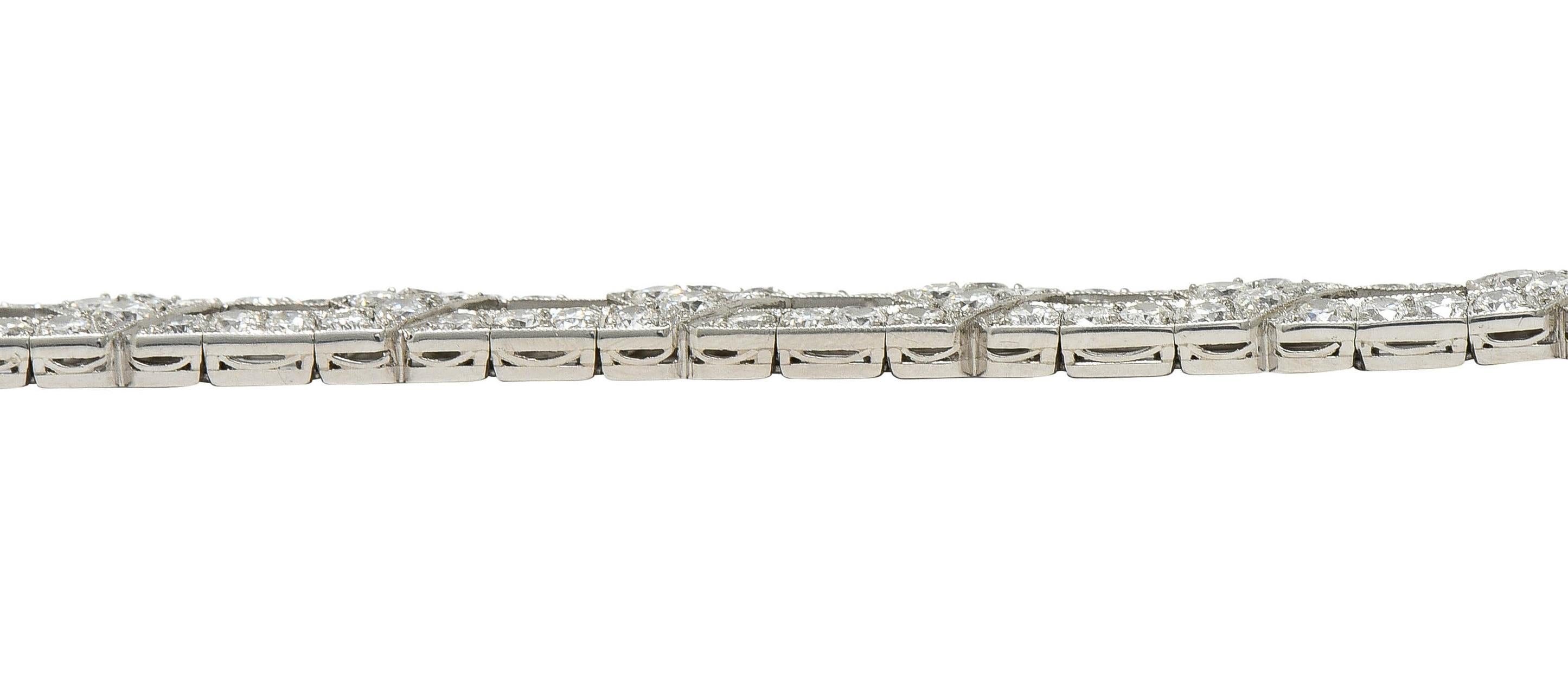 Art Deco 11.18 CTW Diamond Platinum Chain Link Motif Vintage Strap Bracelet For Sale 3