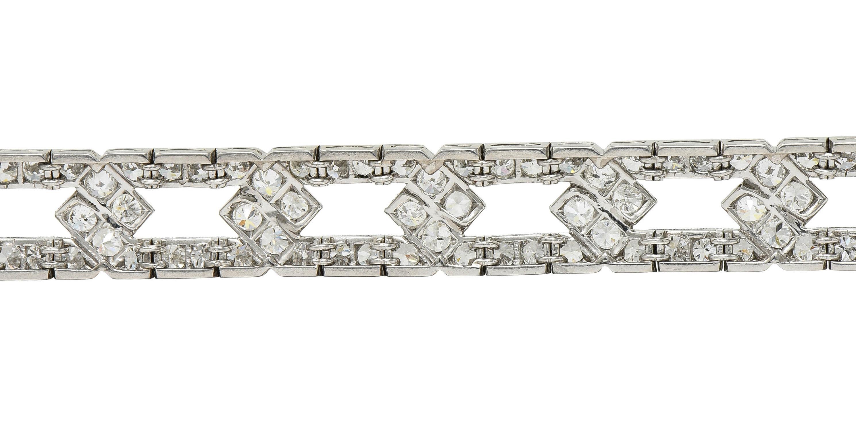 Art Deco 11.18 CTW Diamond Platinum Chain Link Motif Vintage Strap Bracelet For Sale 4