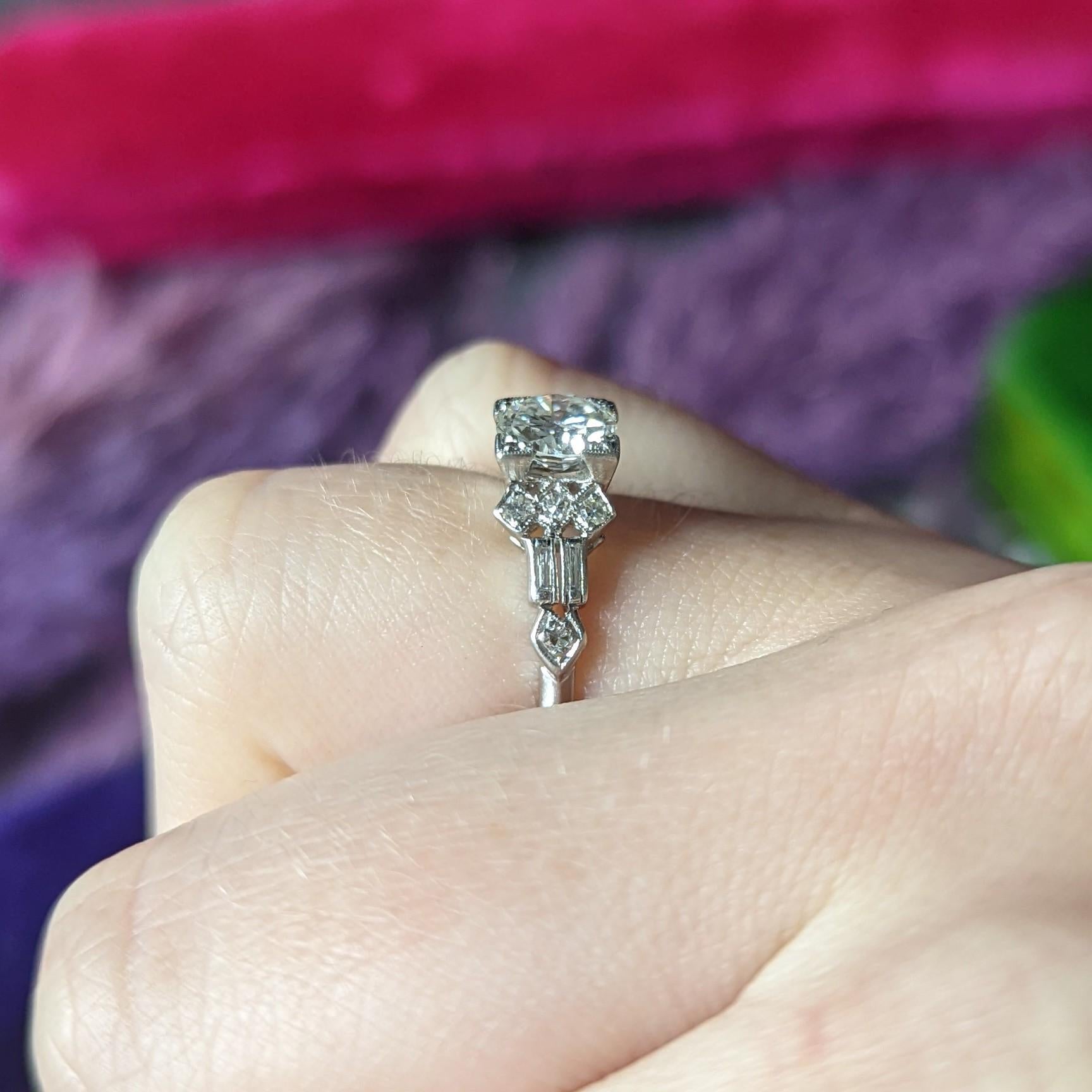 Art Deco 1.12 Carats Diamond Platinum Geometric Engagement Ring For Sale 5