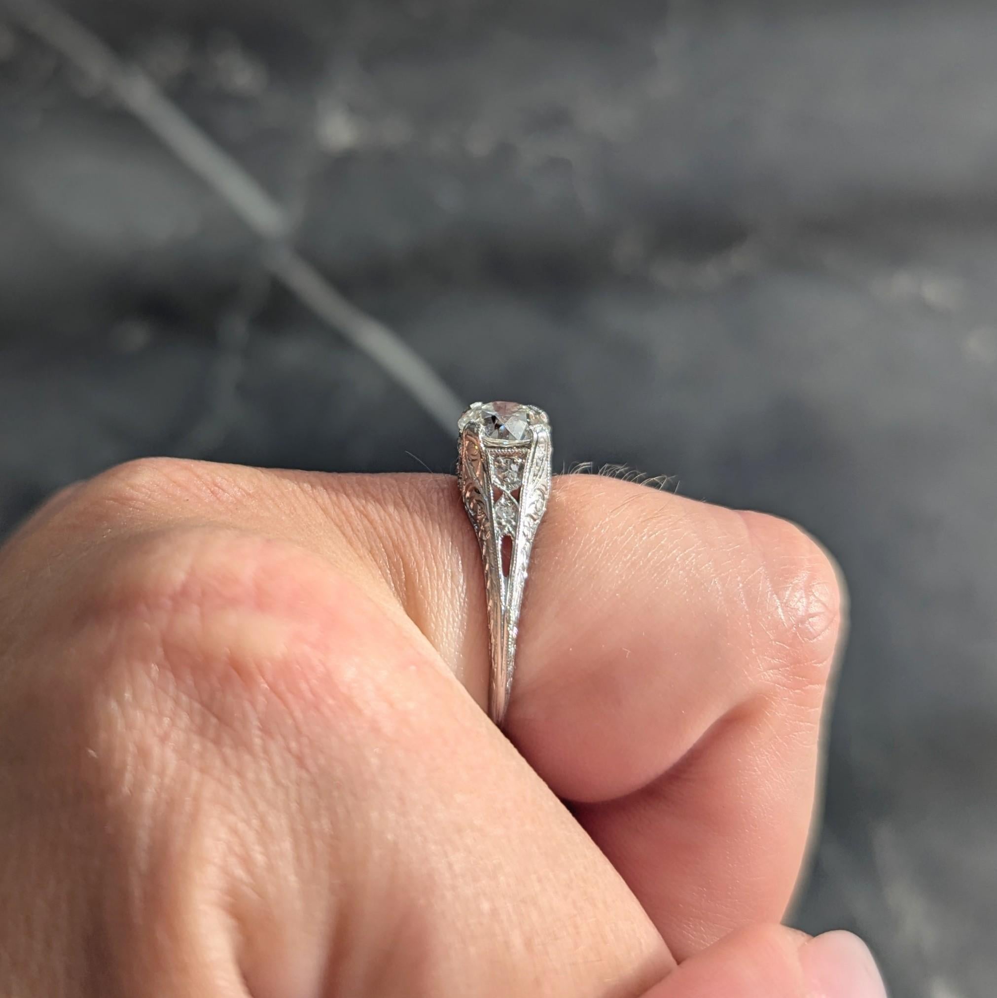 Bague de fiançailles Art déco 1,13 CTW Old European Diamond Platinum Scrolling Wheat en vente 7