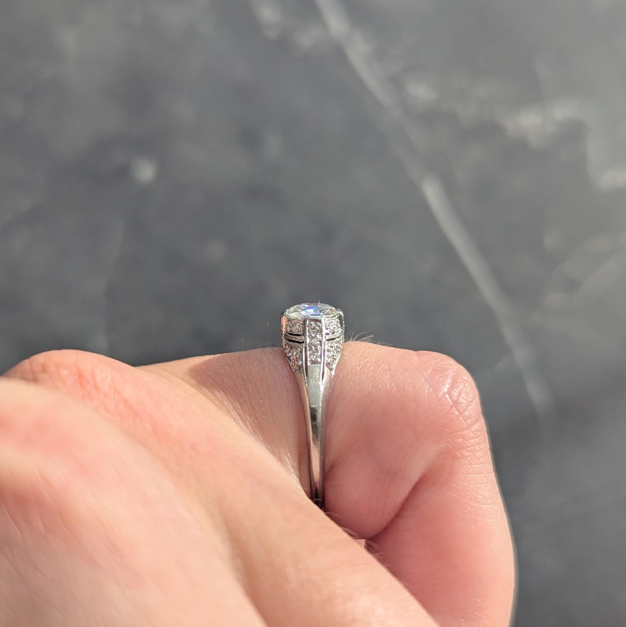 Anillo de compromiso Art Déco Bombé Vintage de Platino con 1,14 quilates de diamantes en venta 6