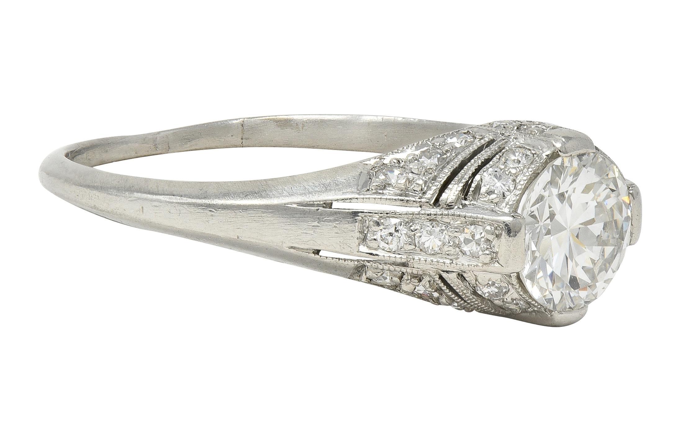 Anillo de compromiso Art Déco Bombé Vintage de Platino con 1,14 quilates de diamantes Art Decó en venta