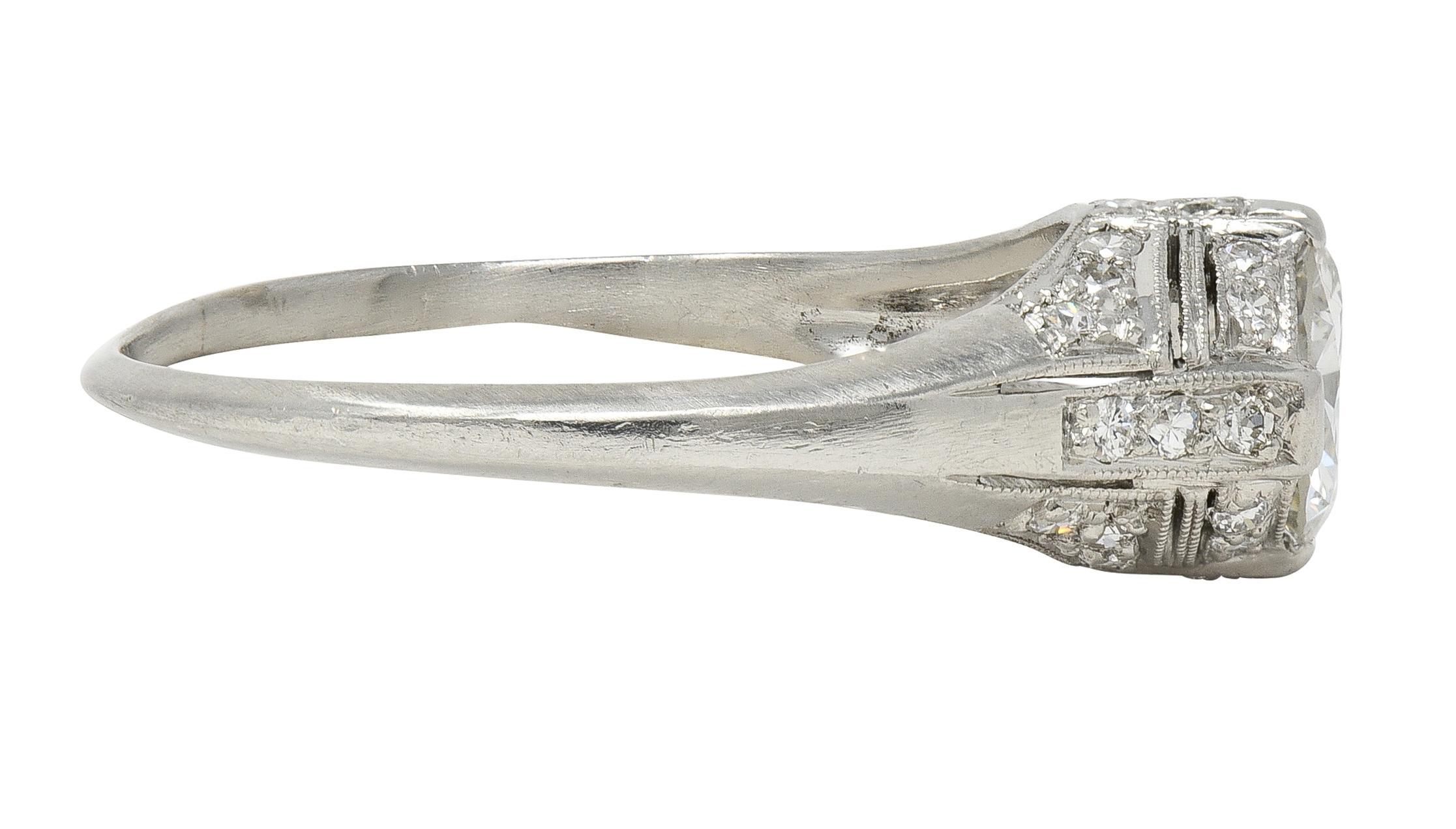 Anillo de compromiso Art Déco Bombé Vintage de Platino con 1,14 quilates de diamantes Corte redondo en venta