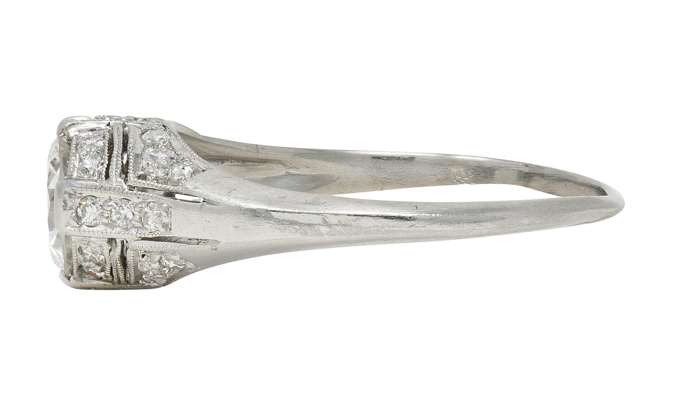 De las mujeres Anillo de compromiso Art Déco Bombé Vintage de Platino con 1,14 quilates de diamantes en venta