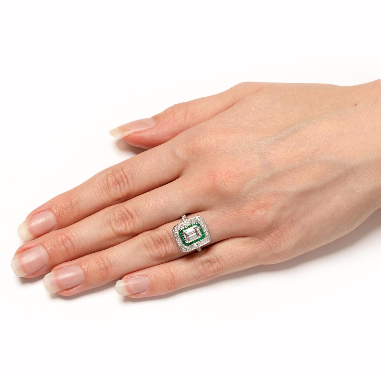 Women's or Men's Art Deco 1.15ct Diamond and Emerald Target Ring, c.1920s For Sale